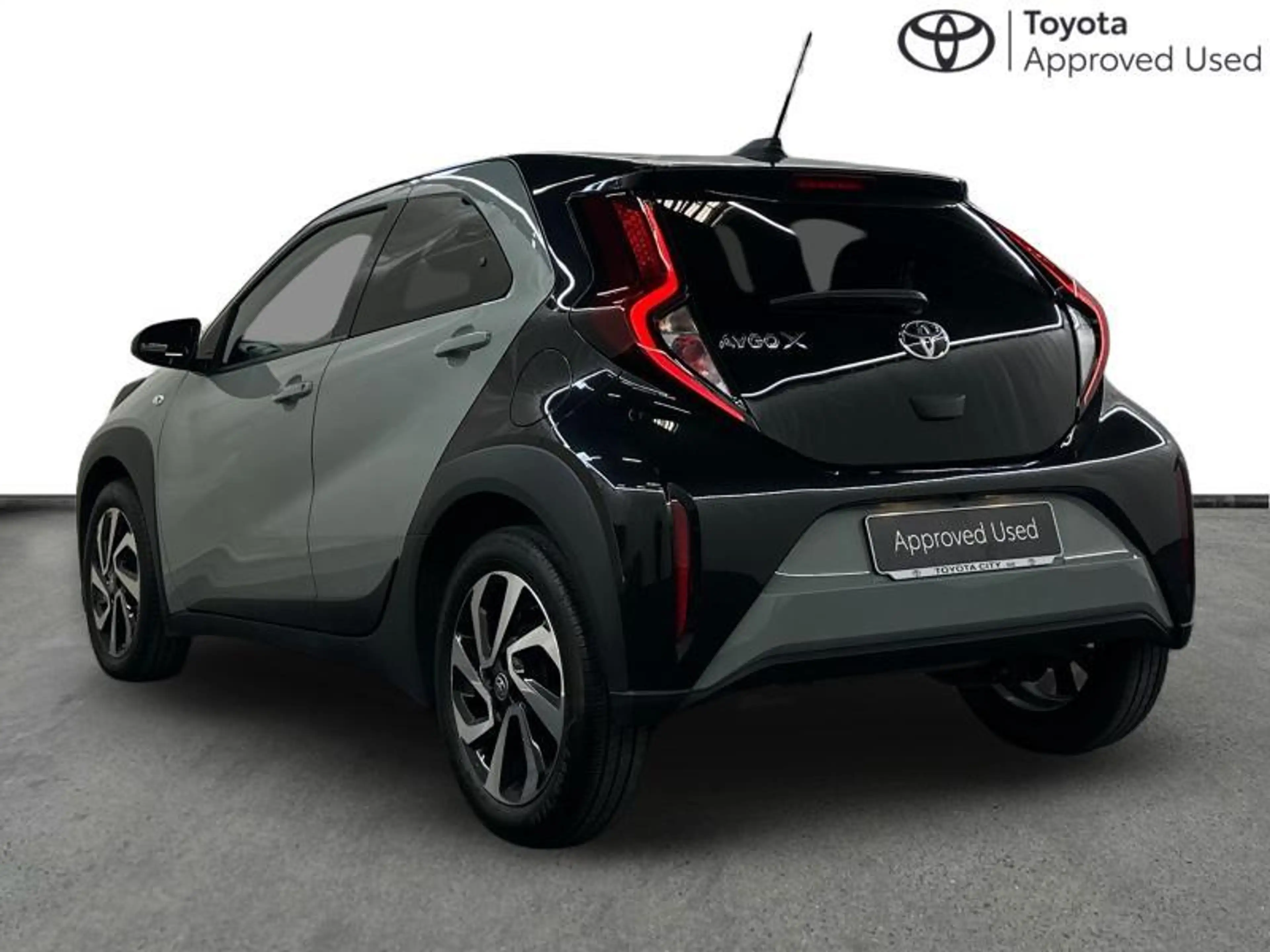 Toyota Aygo X AT Pulse | carplay | camera — photo 2