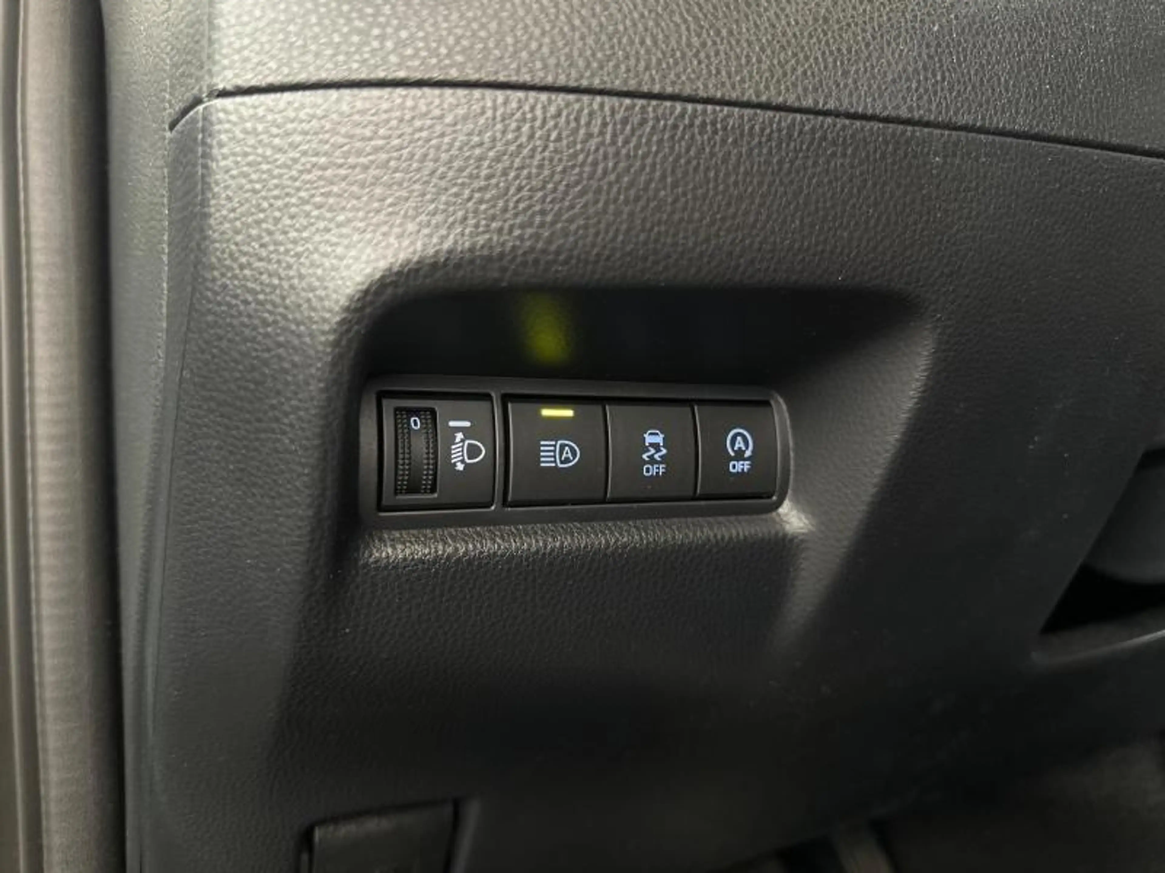 Toyota Aygo X AT Pulse | carplay | camera — photo 22
