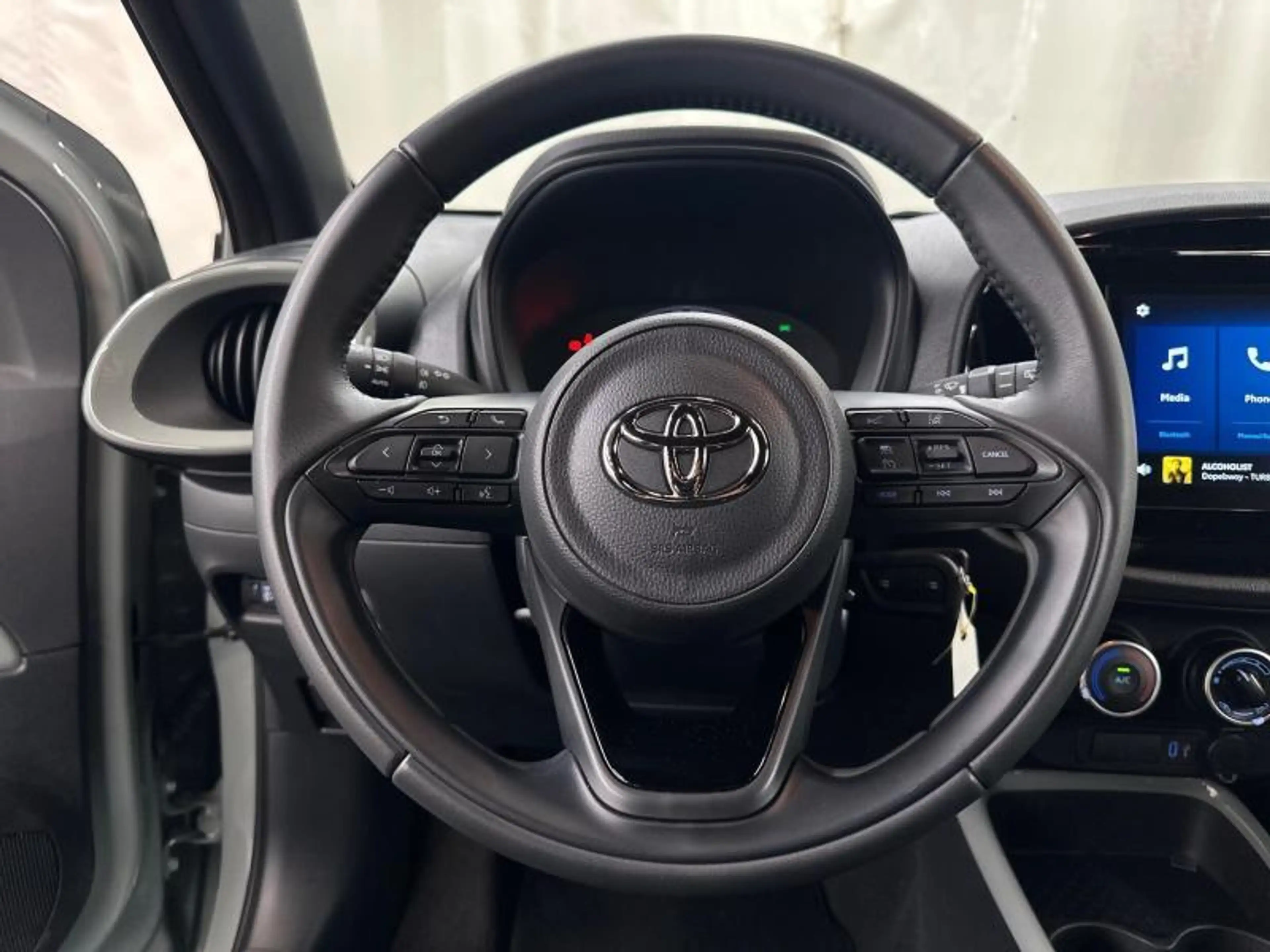 Toyota Aygo X AT Pulse | carplay | camera — photo 19