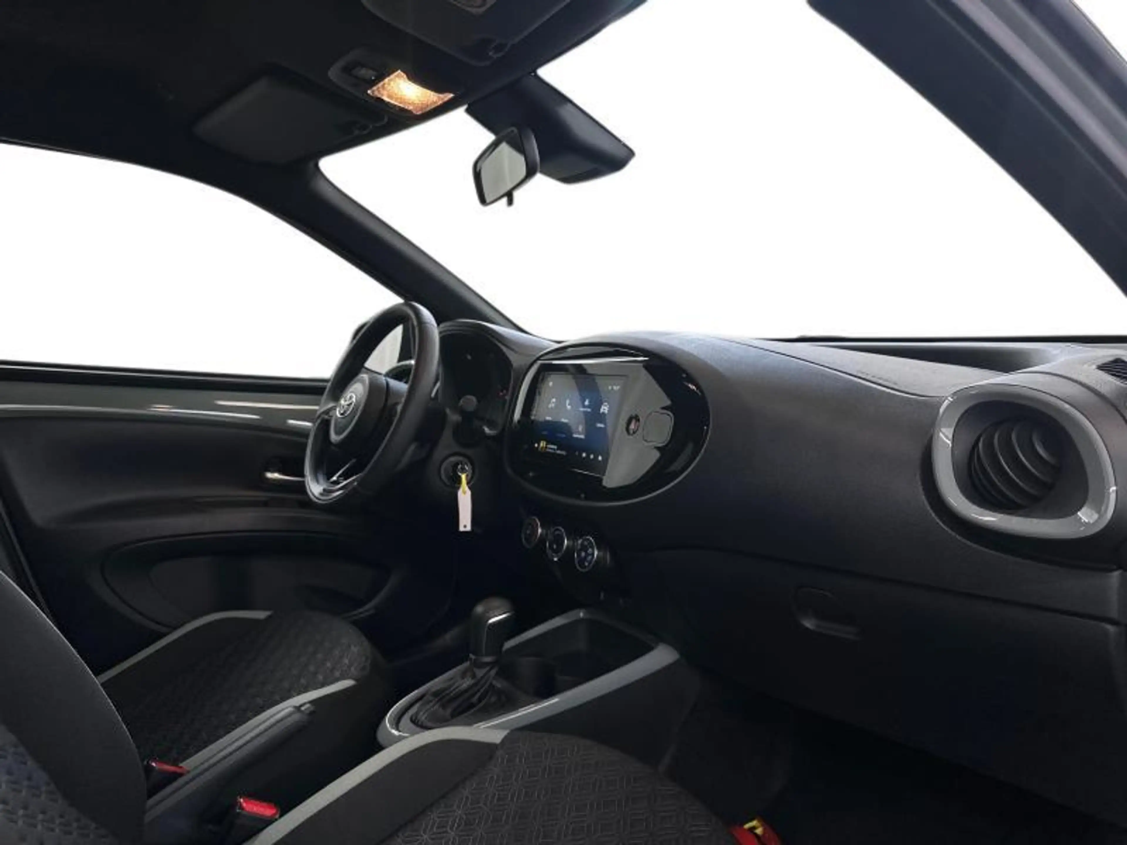 Toyota Aygo X AT Pulse | carplay | camera — photo 6