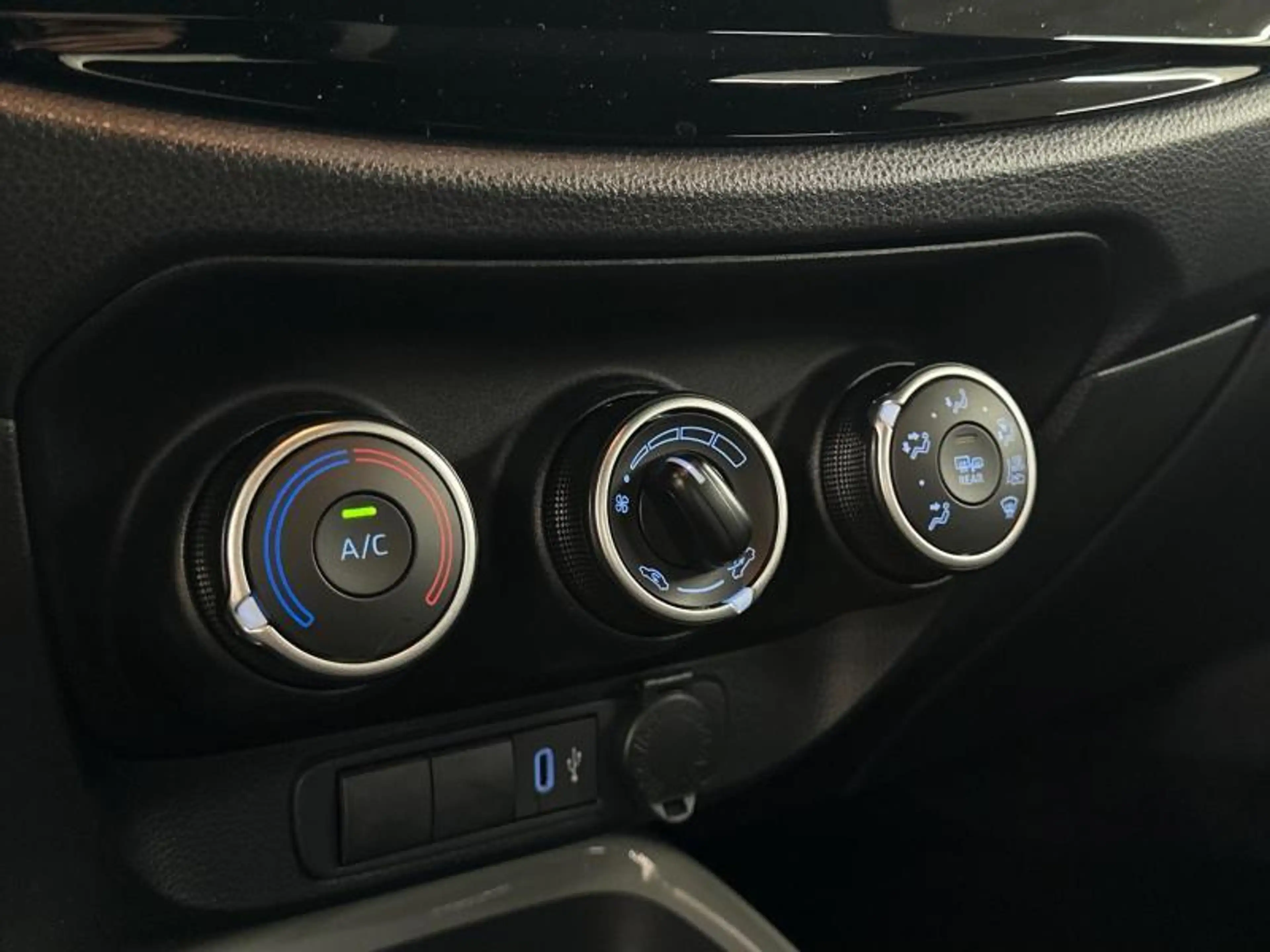 Toyota Aygo X AT Pulse | carplay | camera — photo 24