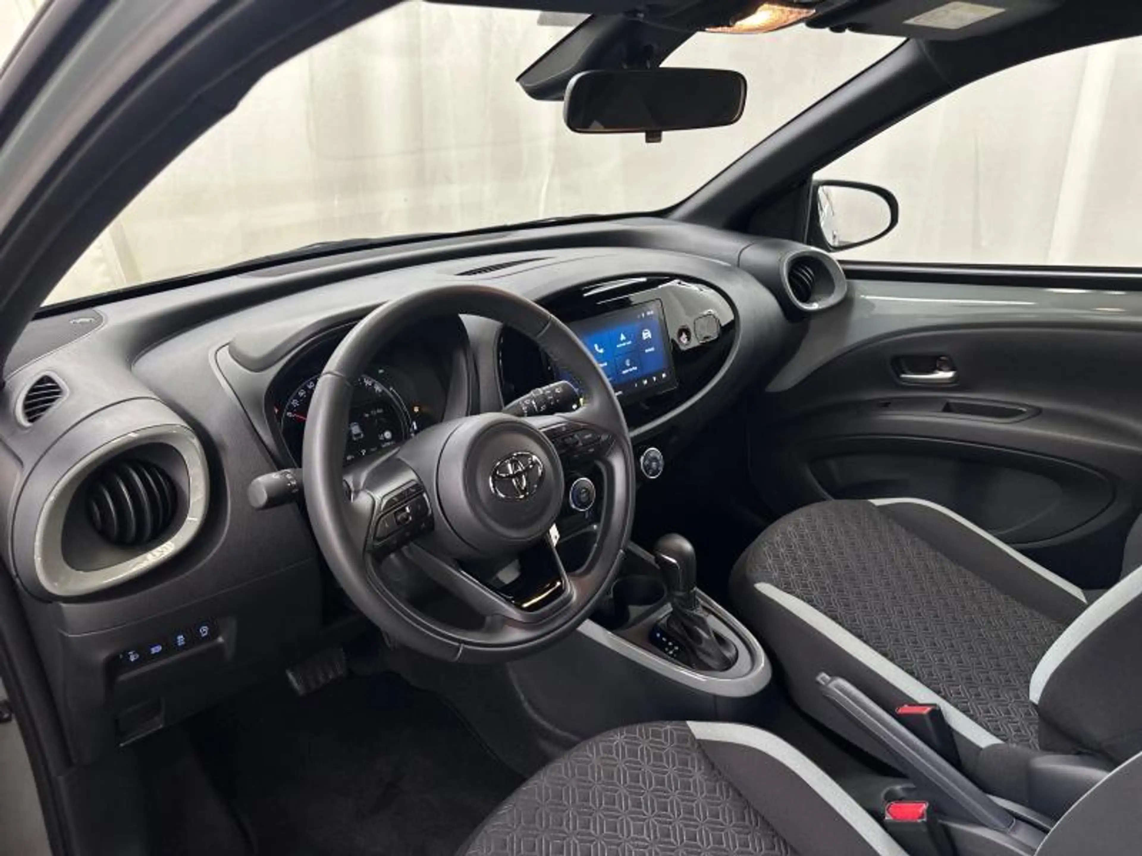 Toyota Aygo X AT Pulse | carplay | camera — photo 18