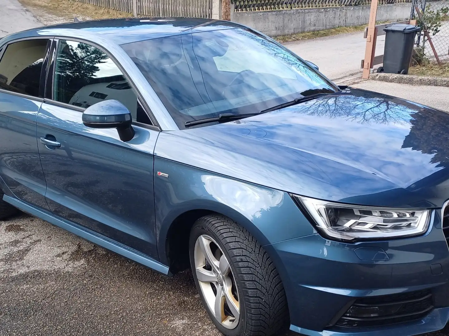 Audi A1 Sportback 1.4 TFSI Blau - 1