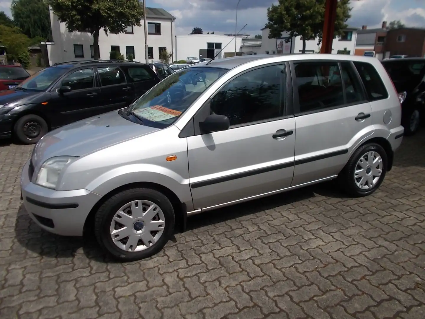 Ford Fusion Trend WENIG KM TÜV ZR NEU Silber - 2