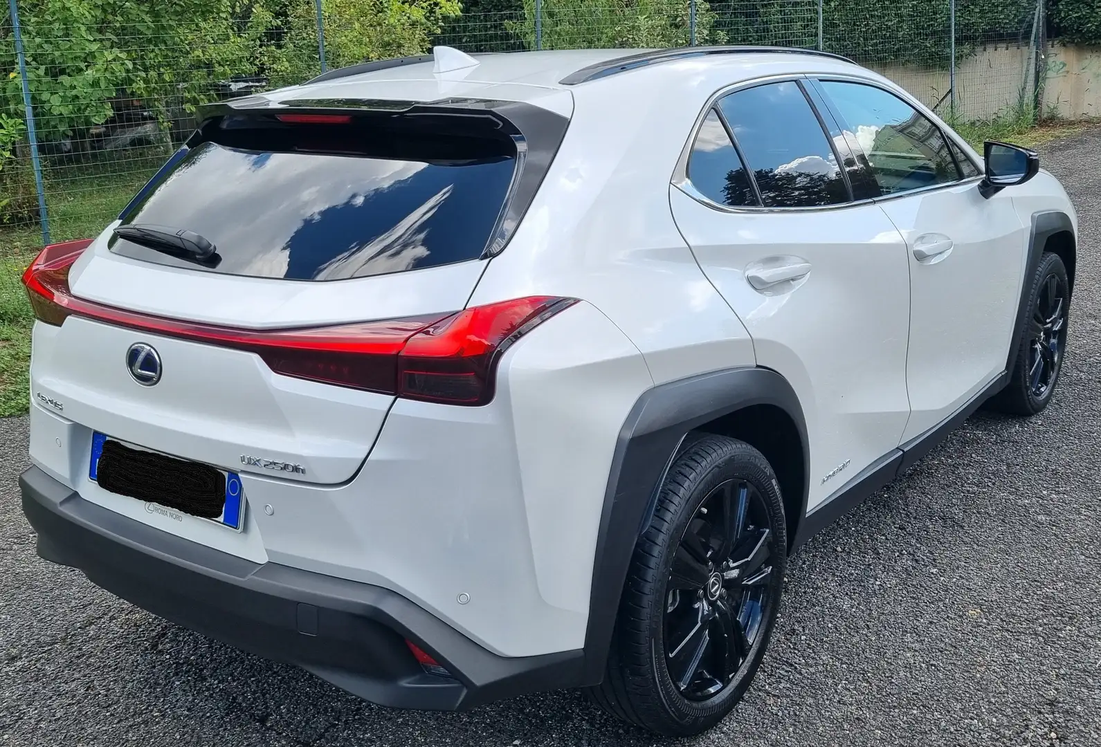 Lexus UX 250h Hybrid Midnight Bianco - 2