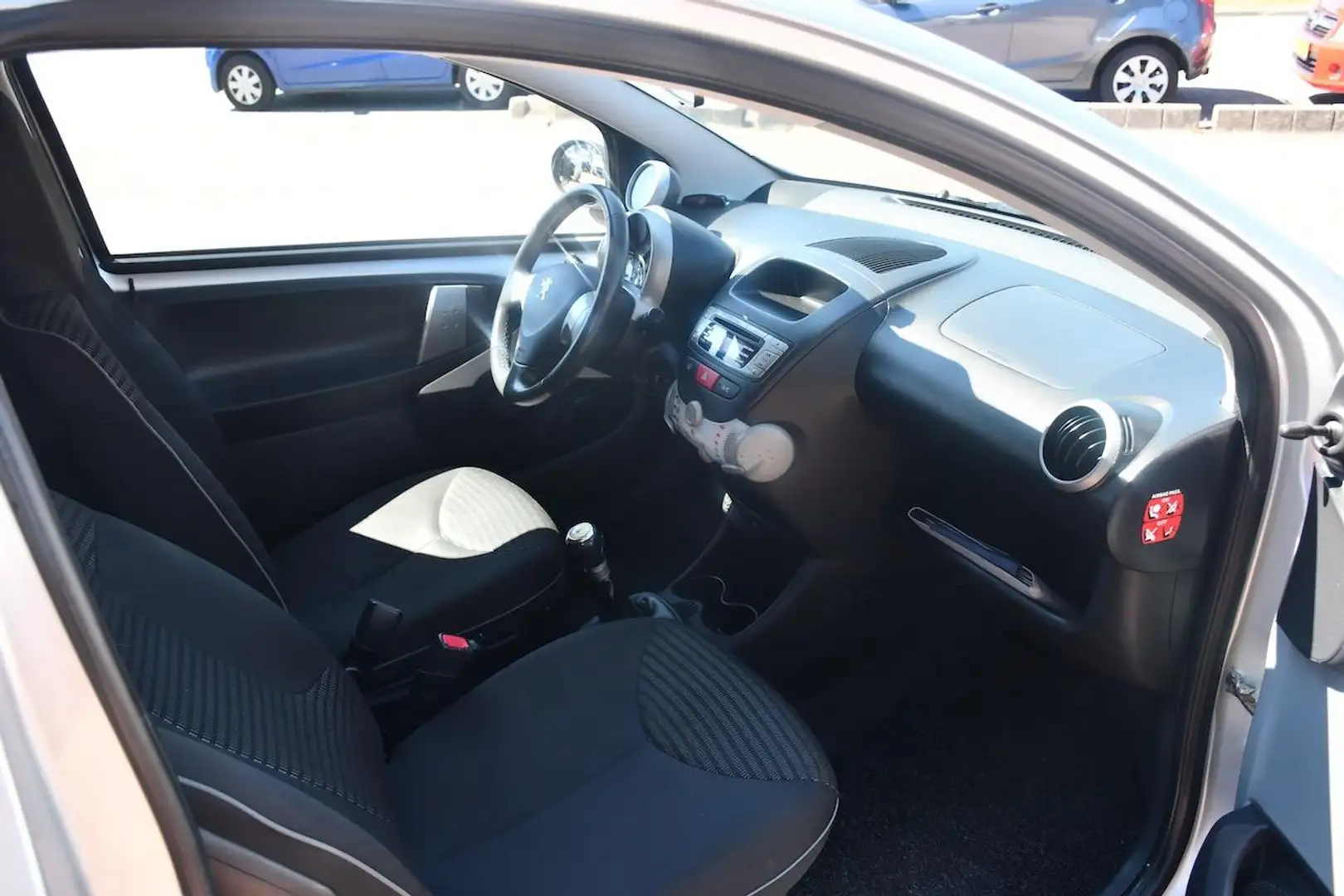 Peugeot 107 1.0 Envy Airco|Park sensor voor&achter|DealerOH Grijs - 2