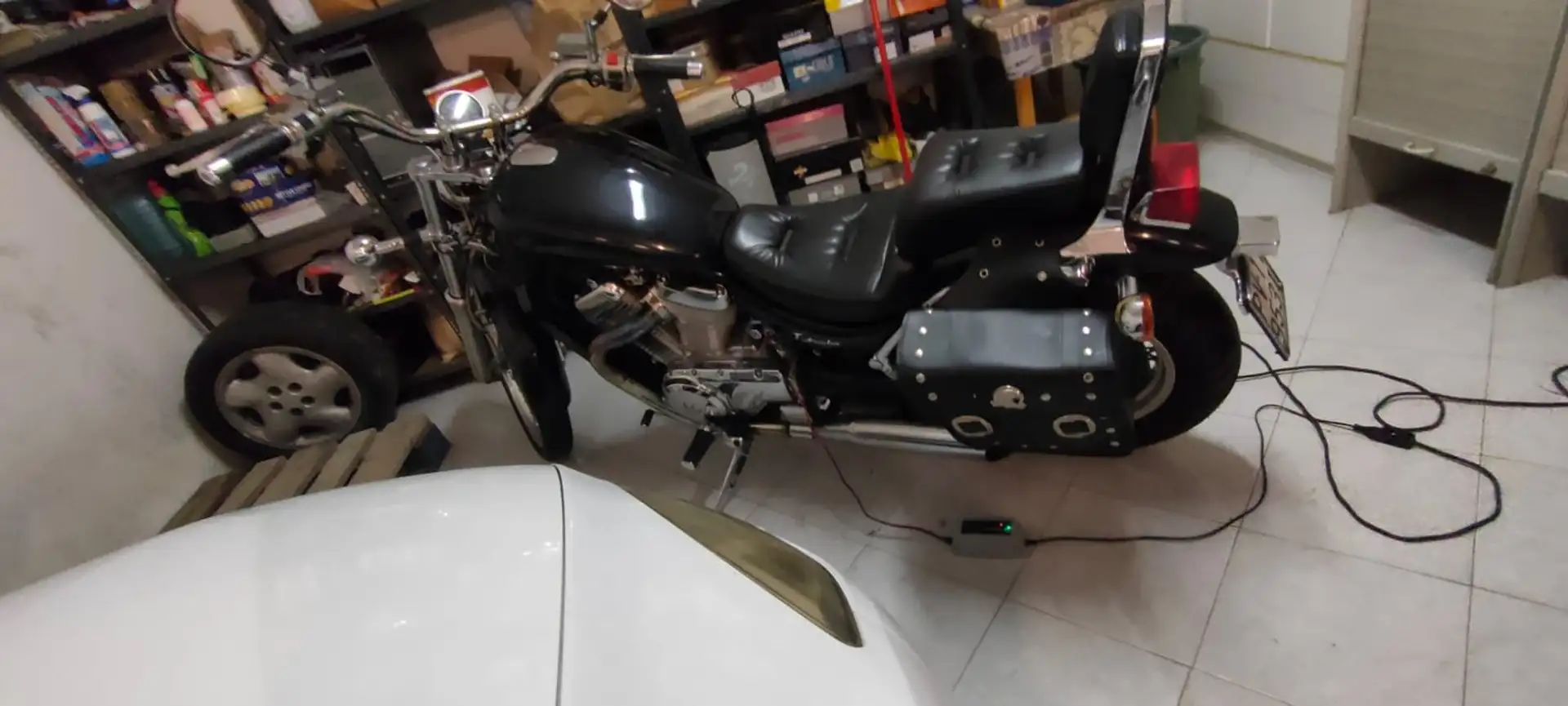 Suzuki VS 800 Noir - 1