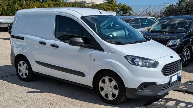 Ford Transit Courier view 2