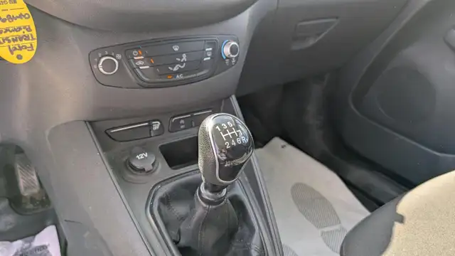 Ford Transit Courier view 6