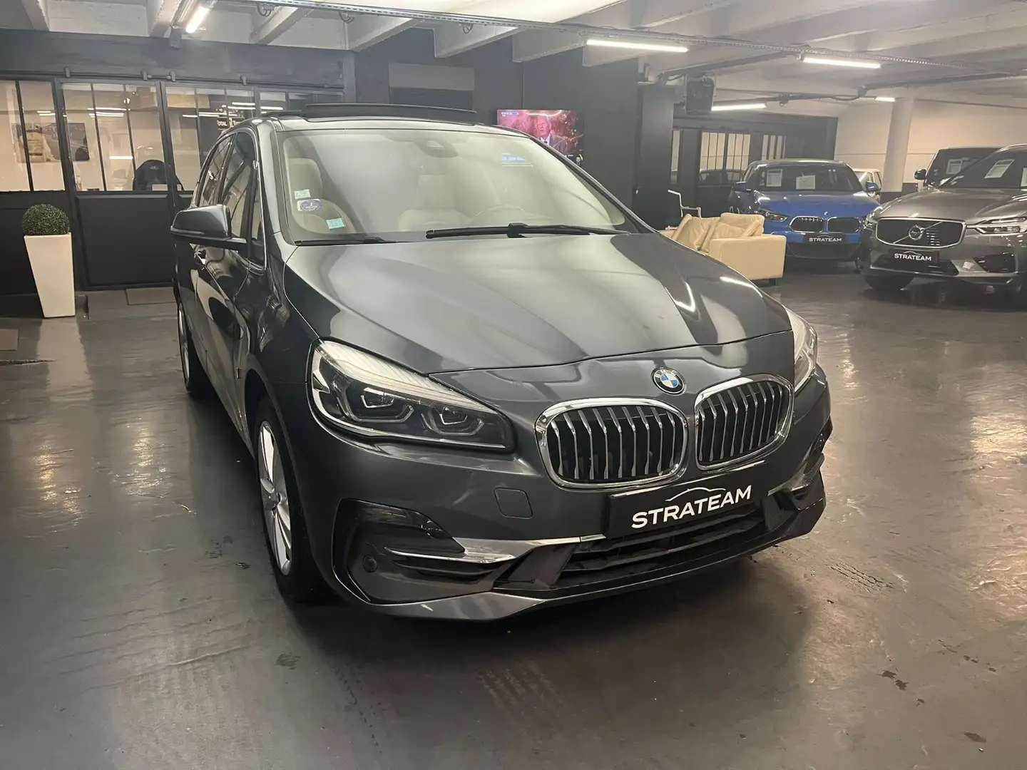 BMW 225 225 xe Luxury Line Steptronic Šedá - 2