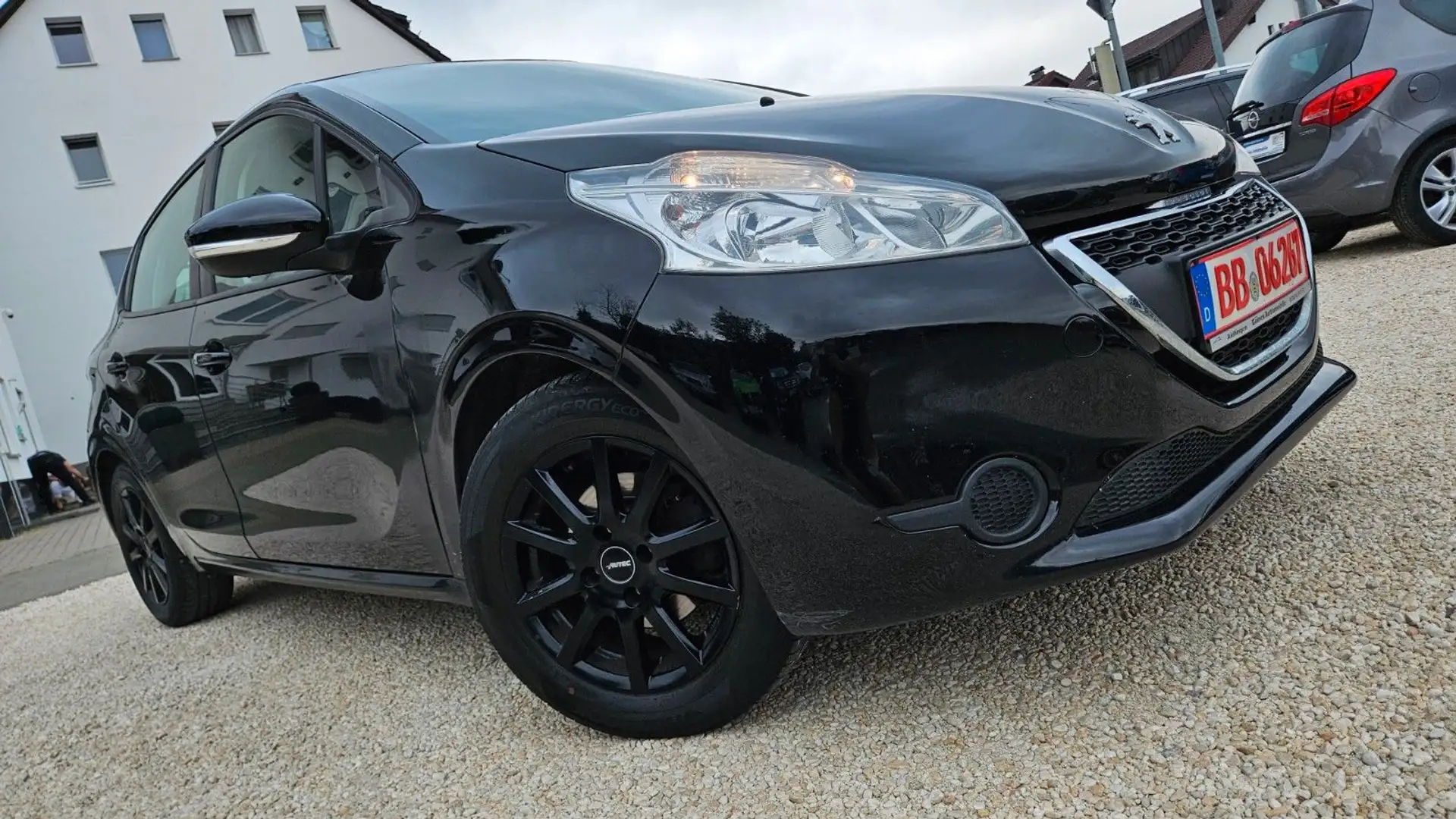 Peugeot 208 TÜV +GARANTIE+KLIMA+5TÜRIG+1HAND+SCHECKHEFT Noir - 2