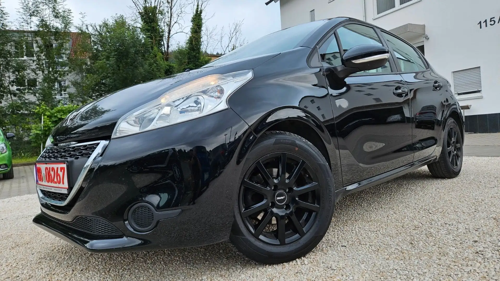Peugeot 208 TÜV +GARANTIE+KLIMA+5TÜRIG+1HAND+SCHECKHEFT Noir - 1