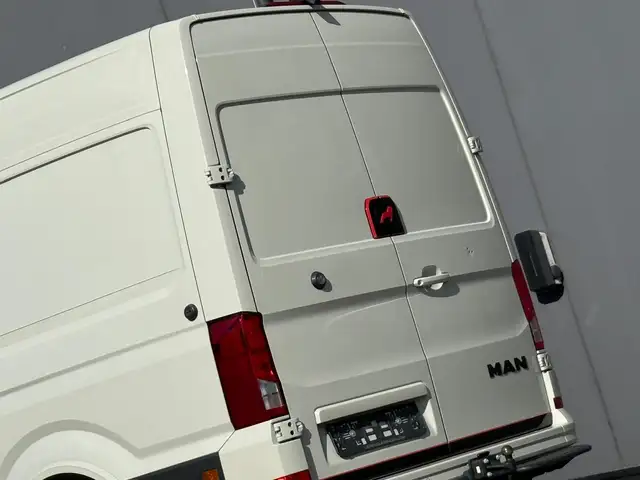 MAN TGE 3.180 Transporter L1H2 4x4 Aut. Professional Ansicht 8