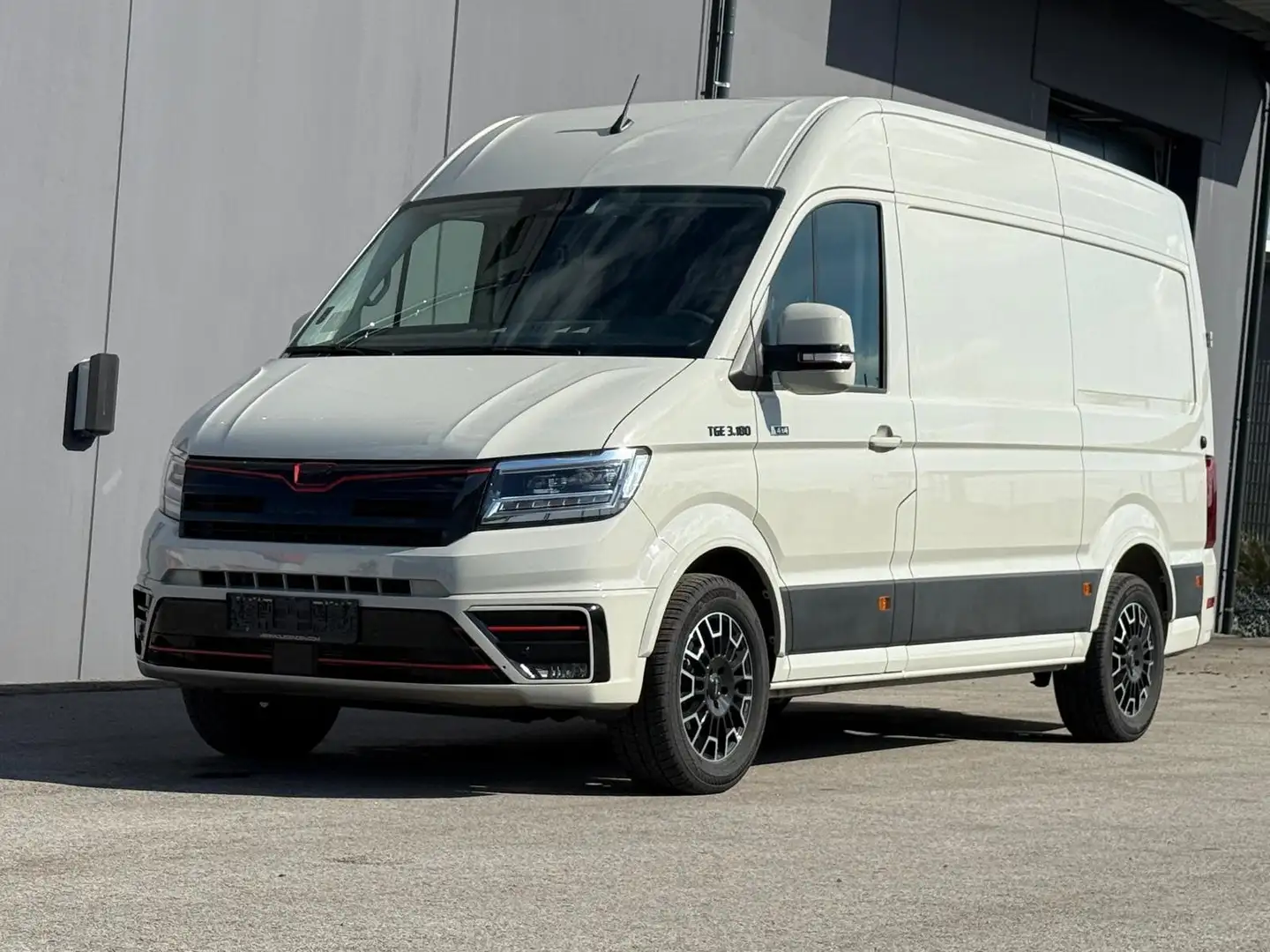 MAN TGE 3.180 Transporter L1H2 4x4 Aut. Professional Grau - 2
