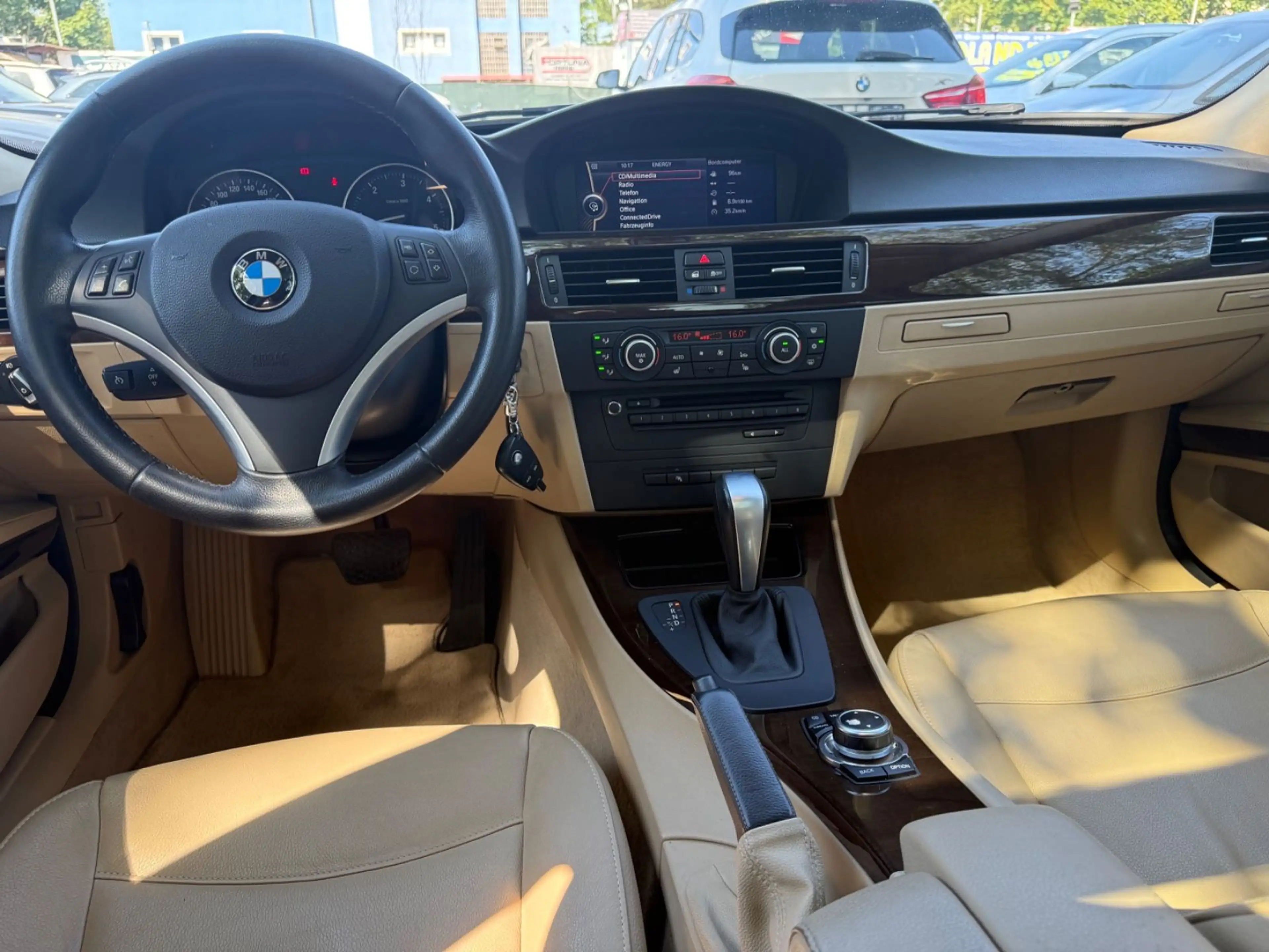 BMW 325 d Touring — photo 11