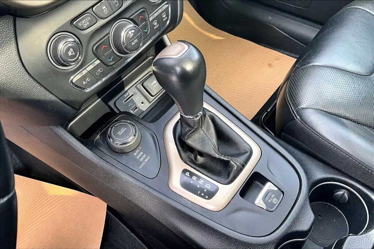 Jeep Cherokee снимка Jeep Cherokee