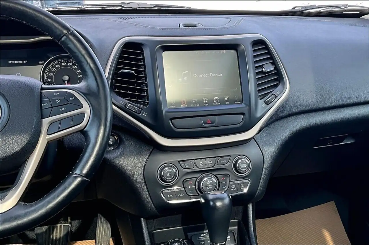 Jeep Cherokee снимка Jeep Cherokee