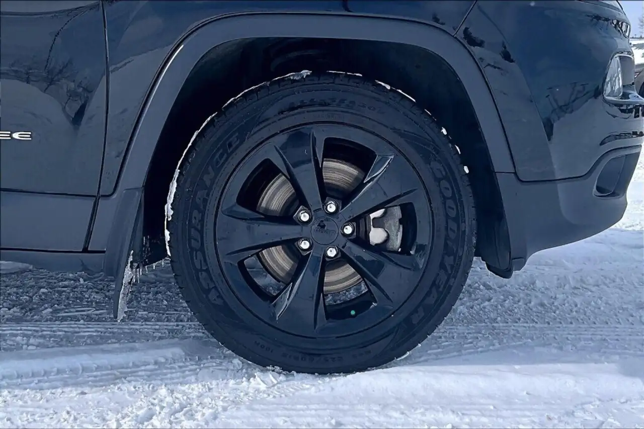 Jeep Cherokee снимка Jeep Cherokee