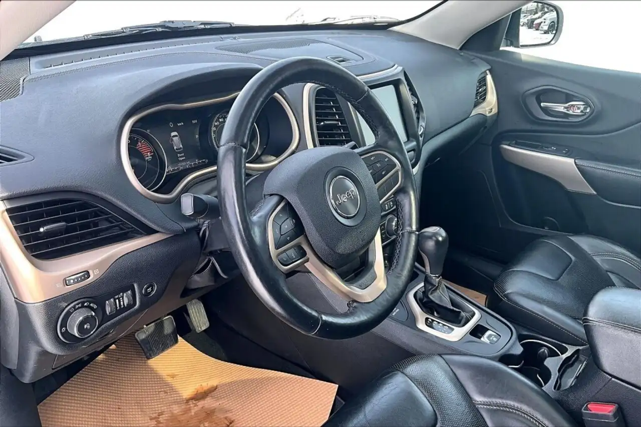 Jeep Cherokee снимка Jeep Cherokee