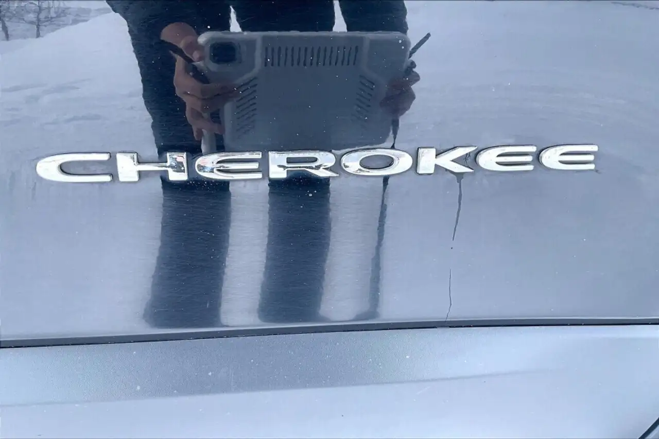 Jeep Cherokee снимка Jeep Cherokee