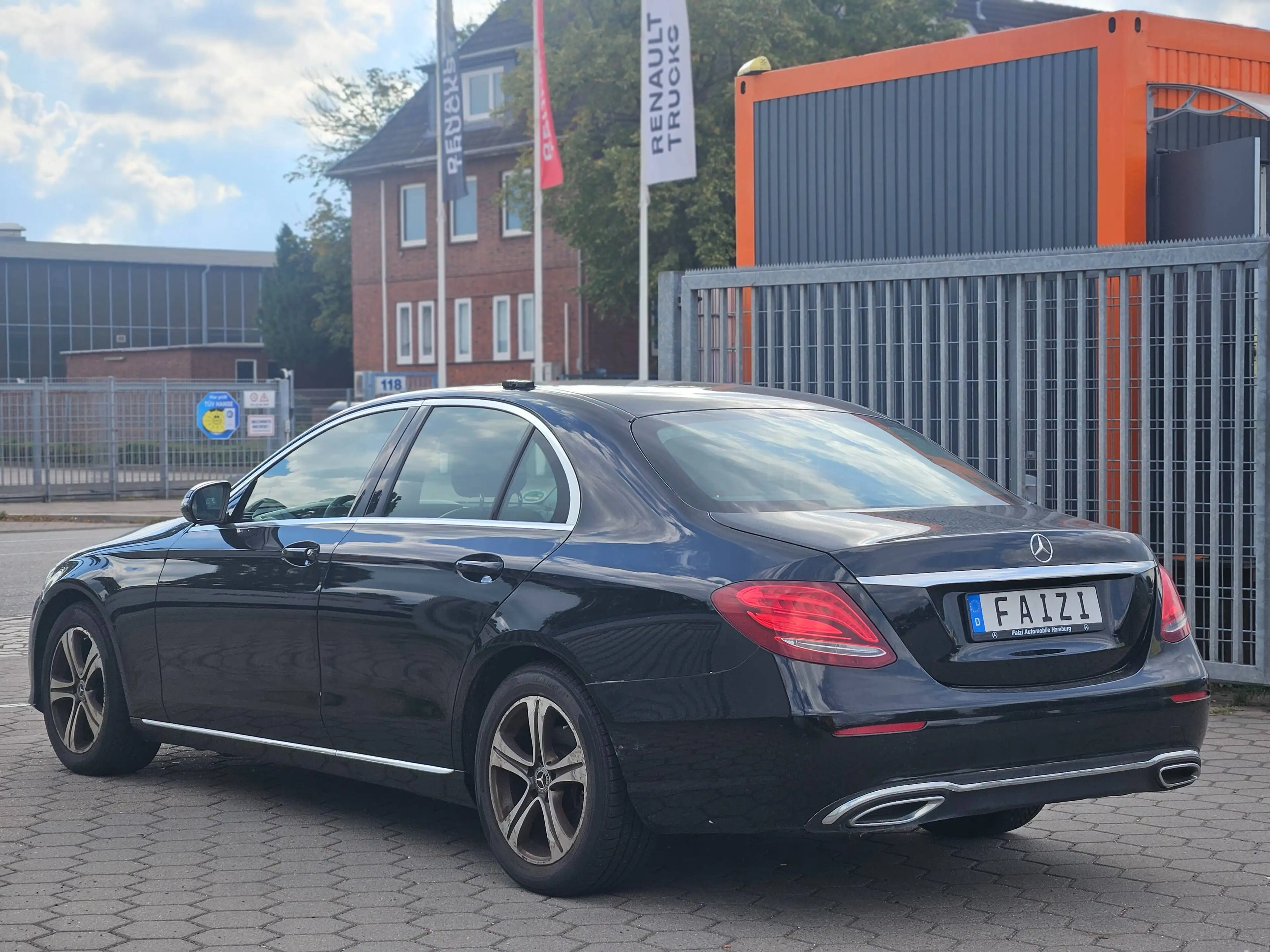 Mercedes-Benz E 200 E 200 d Avantgarde Originalfarbe Schwarz — photo 6