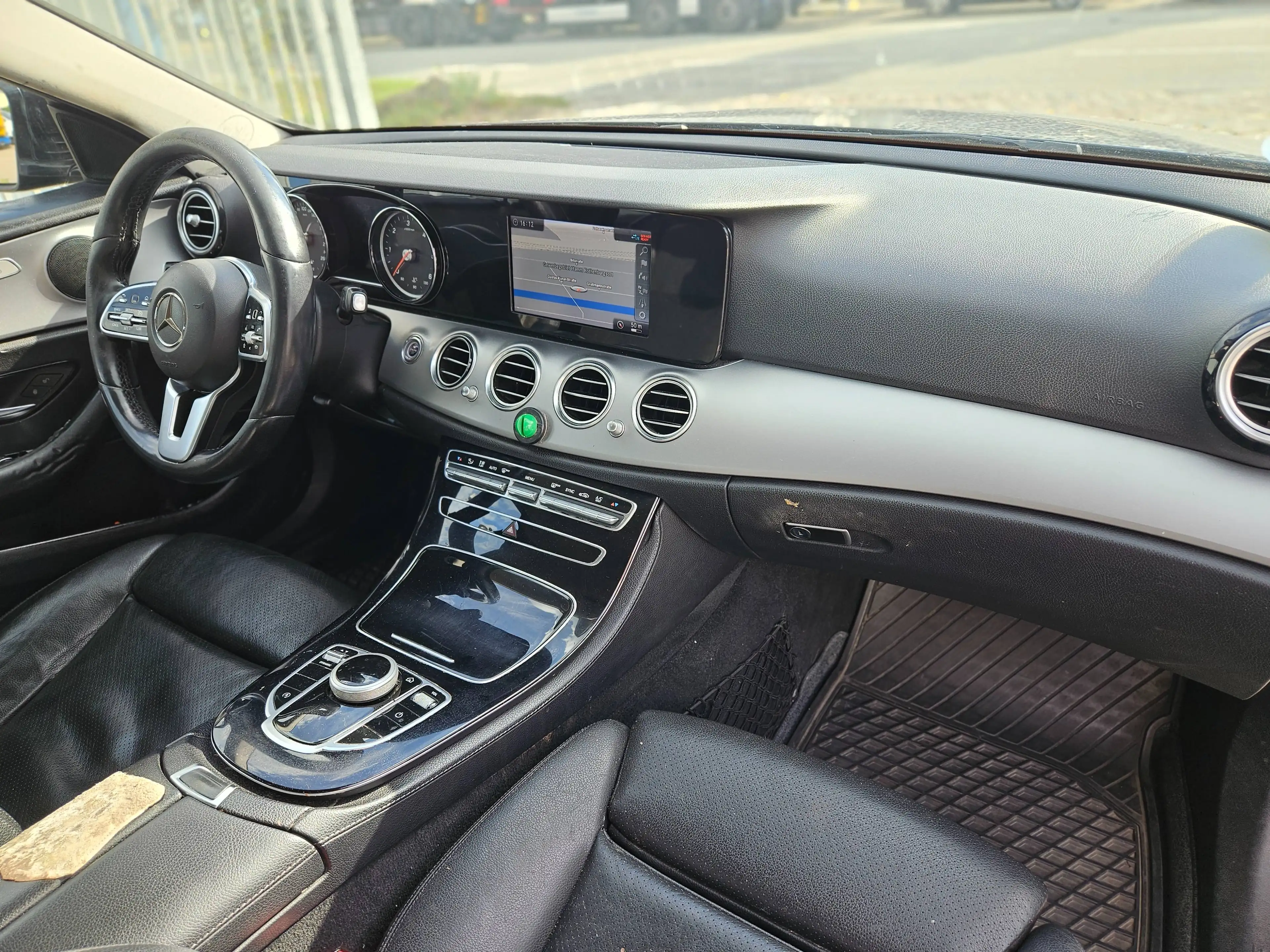 Mercedes-Benz E 200 E 200 d Avantgarde Originalfarbe Schwarz — photo 10