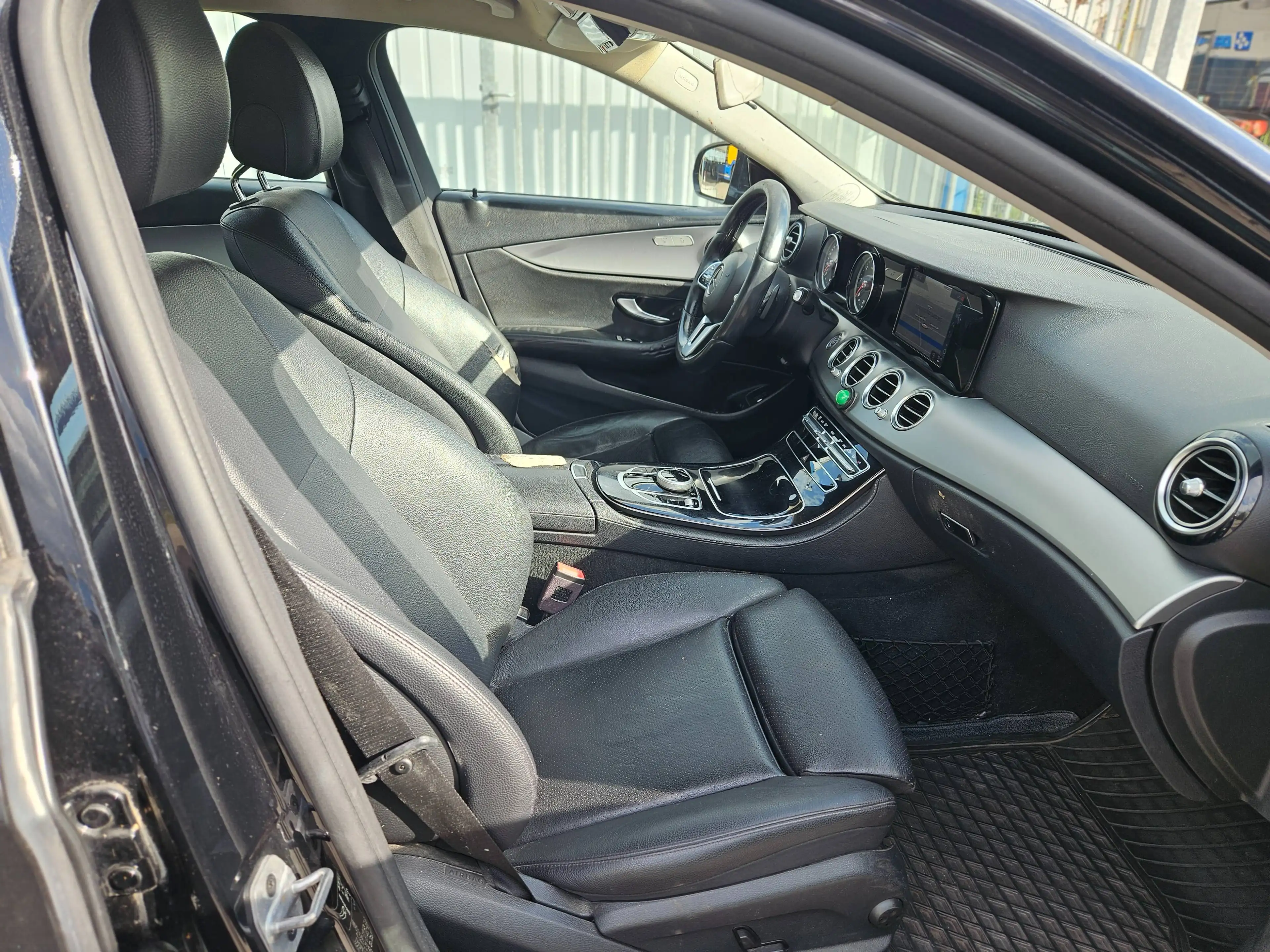 Mercedes-Benz E 200 E 200 d Avantgarde Originalfarbe Schwarz — photo 8