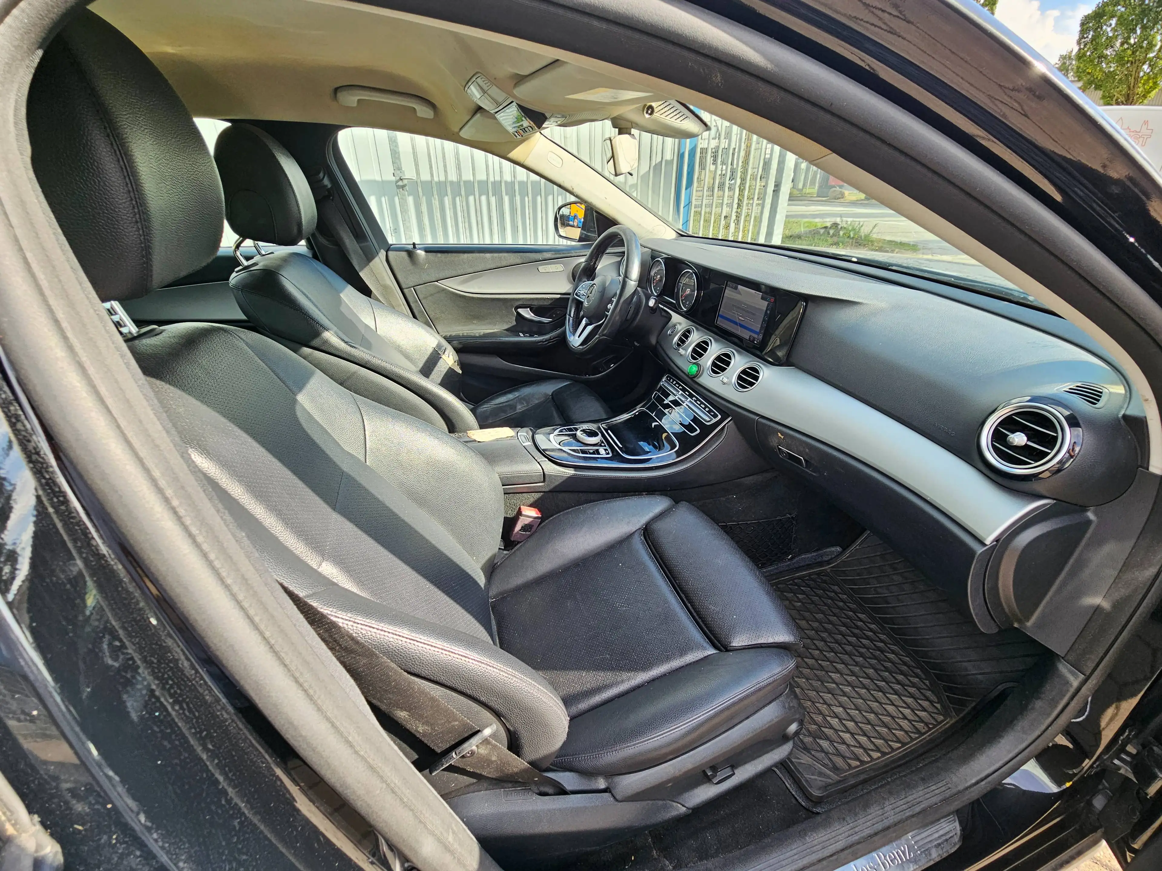 Mercedes-Benz E 200 E 200 d Avantgarde Originalfarbe Schwarz — photo 14