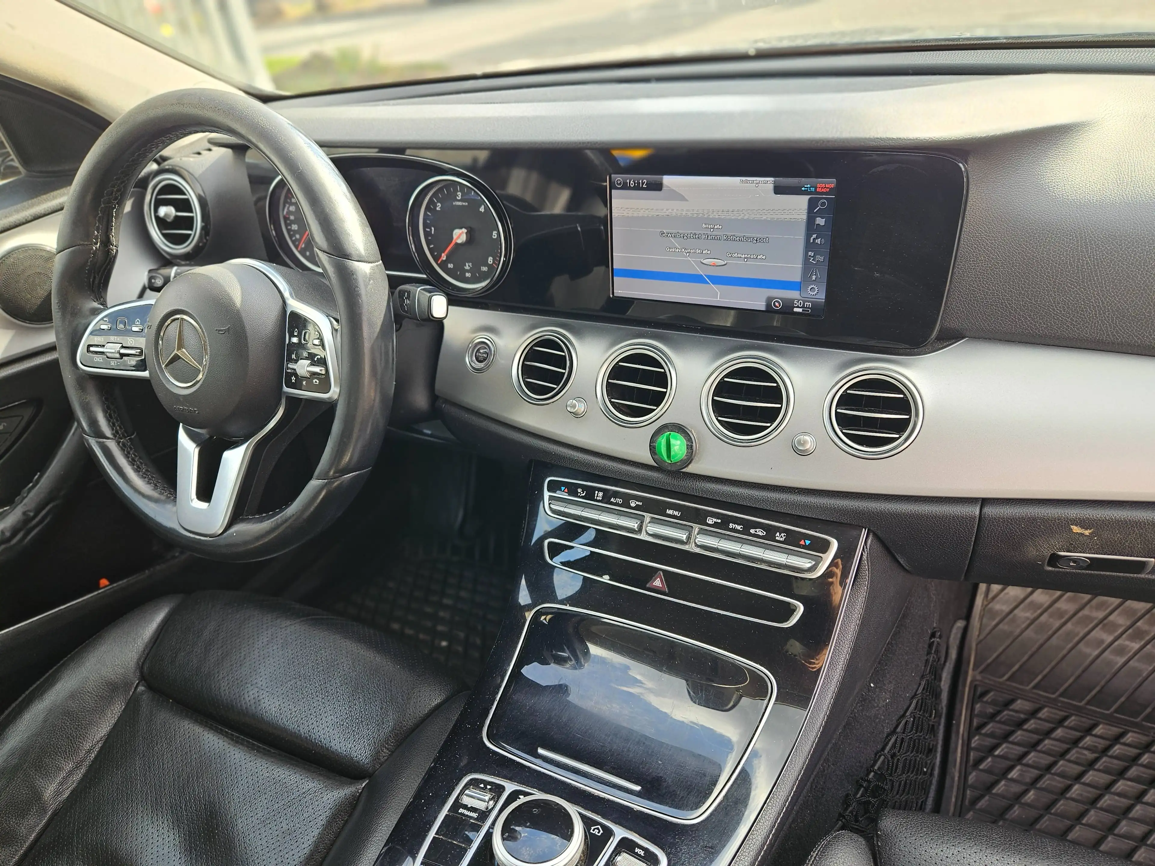 Mercedes-Benz E 200 E 200 d Avantgarde Originalfarbe Schwarz — photo 12