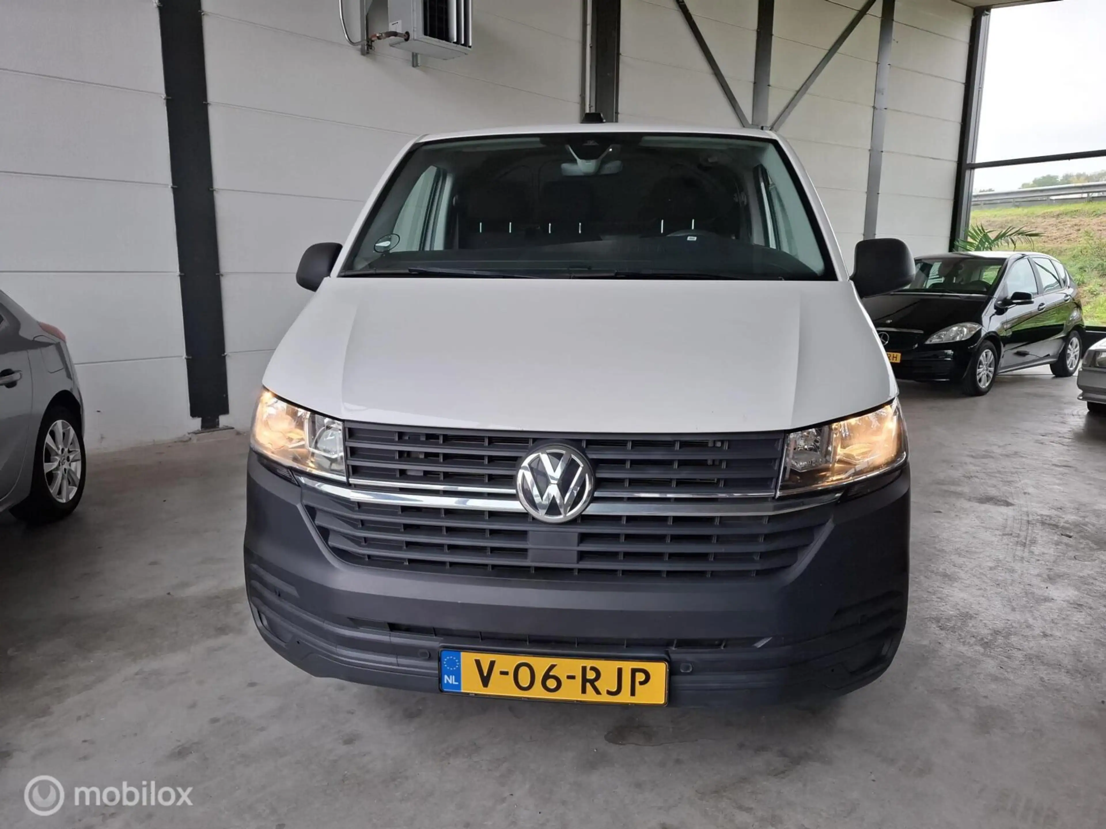 Volkswagen T6.1 Transporter 2.0 TDI L1H1 | TREKH. | 2 SCHUIFD. | PARK. SENSOR — photo 8