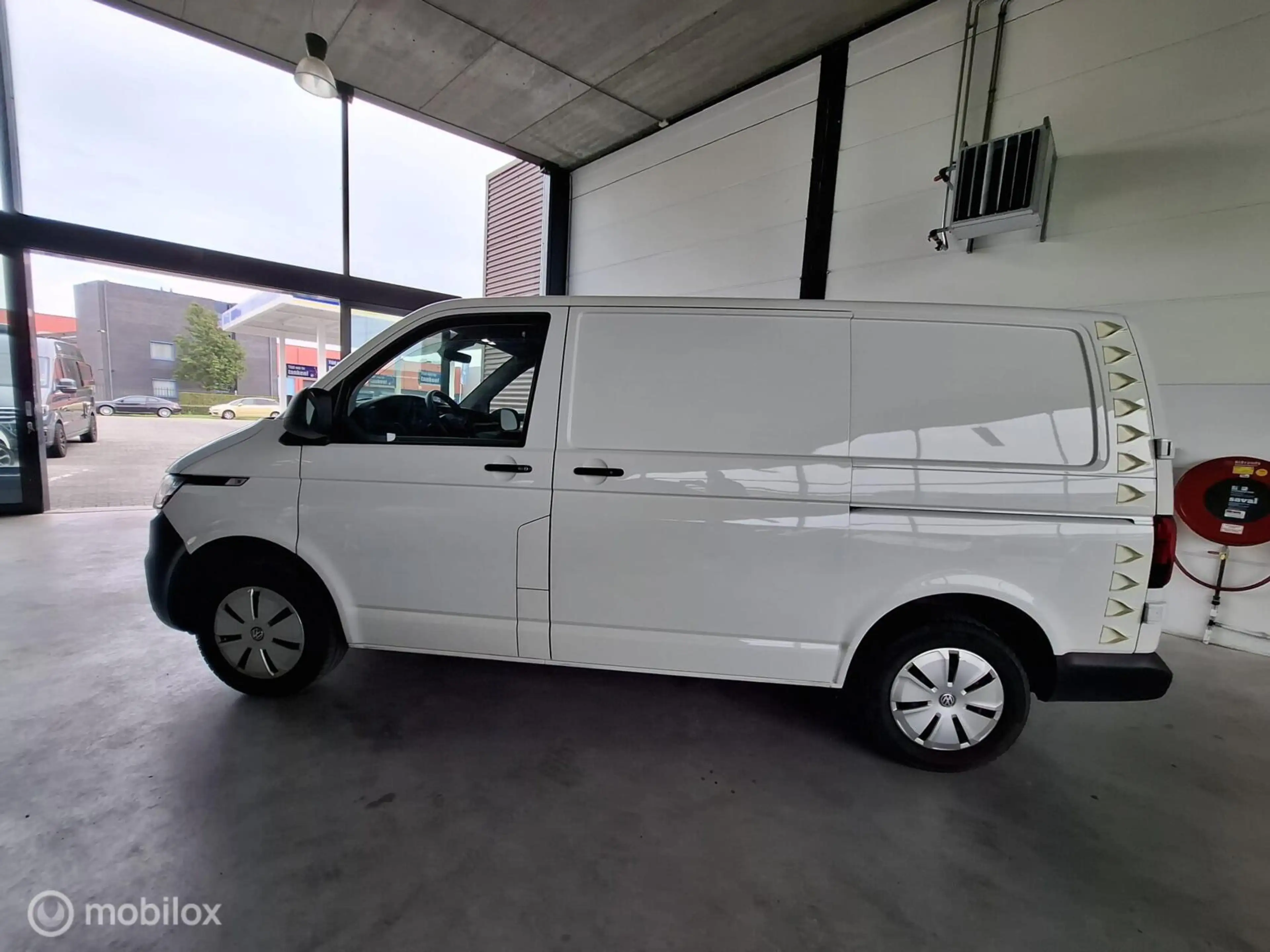 Volkswagen T6.1 Transporter 2.0 TDI L1H1 | TREKH. | 2 SCHUIFD. | PARK. SENSOR — photo 5