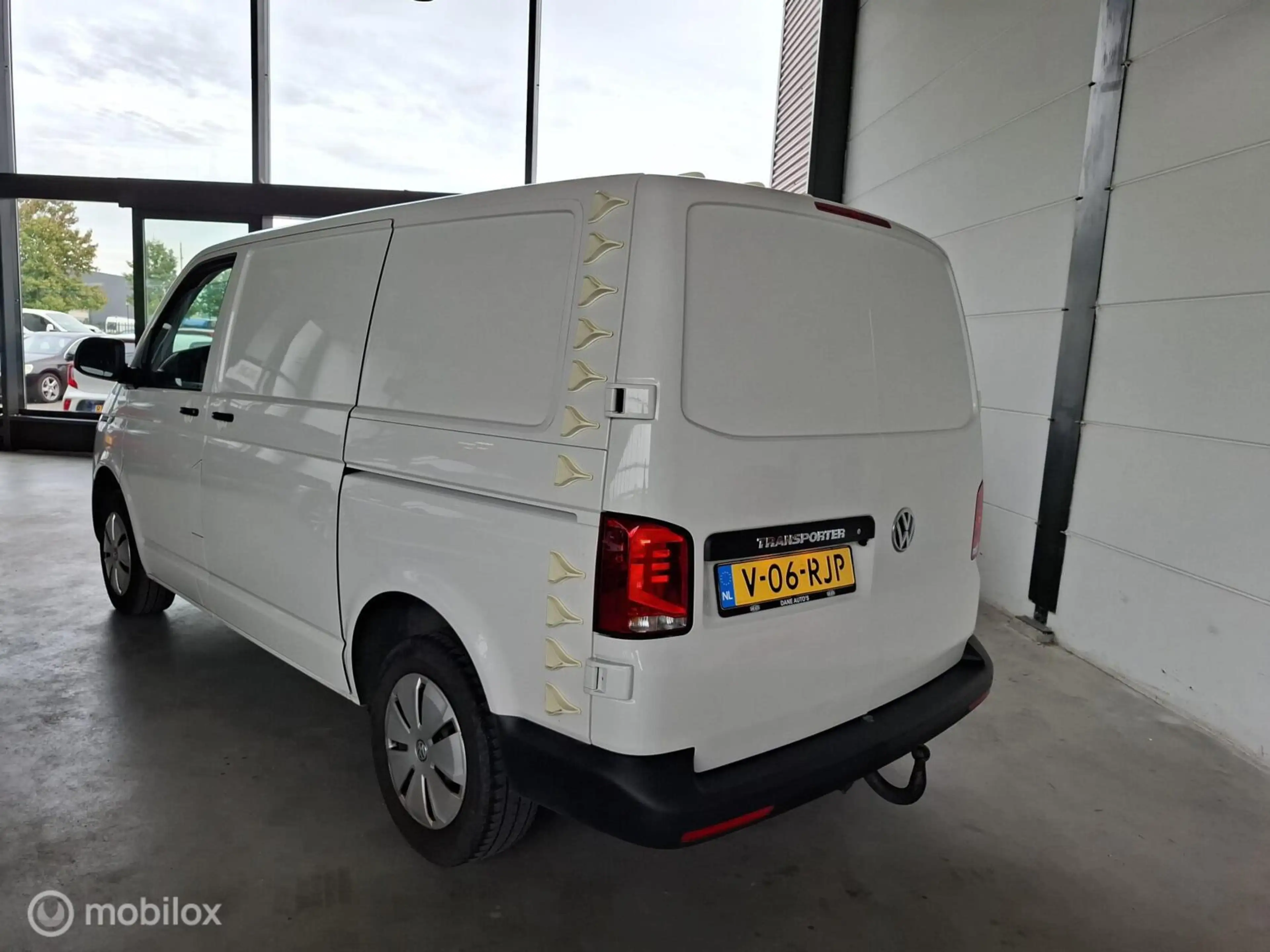 Volkswagen T6.1 Transporter 2.0 TDI L1H1 | TREKH. | 2 SCHUIFD. | PARK. SENSOR — photo 2