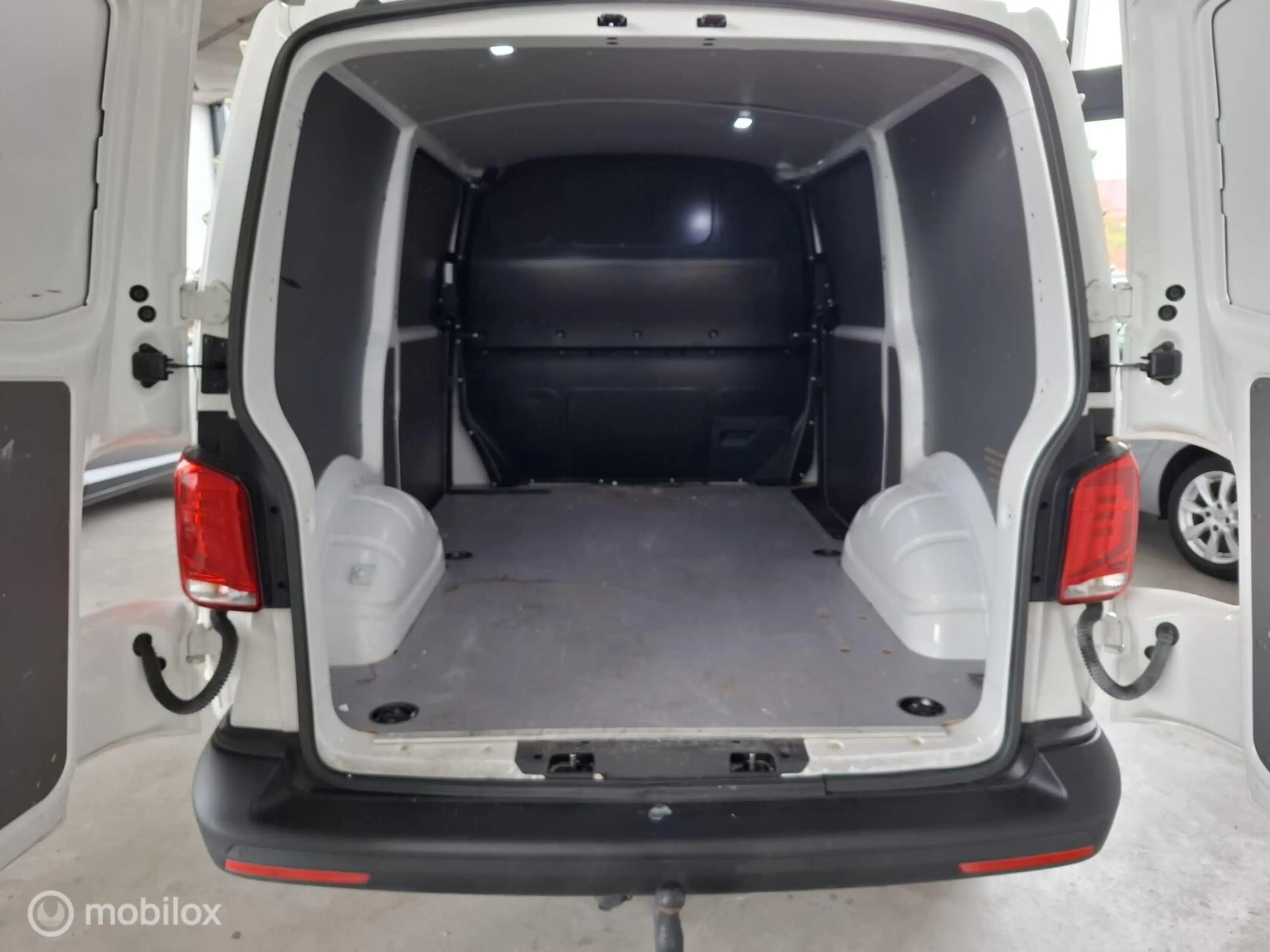 Volkswagen T6.1 Transporter 2.0 TDI L1H1 | TREKH. | 2 SCHUIFD. | PARK. SENSOR — photo 10