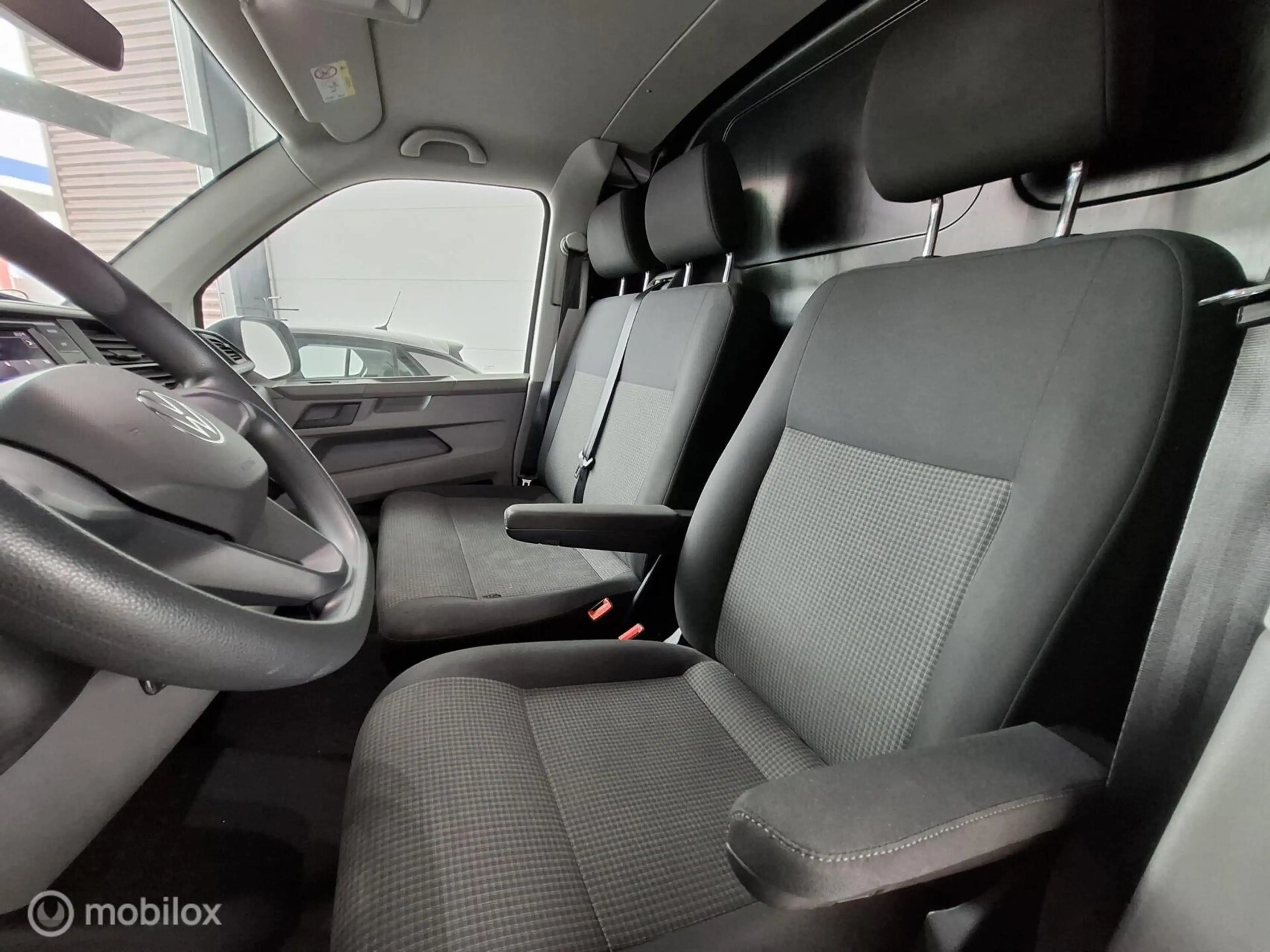 Volkswagen T6.1 Transporter 2.0 TDI L1H1 | TREKH. | 2 SCHUIFD. | PARK. SENSOR — photo 3