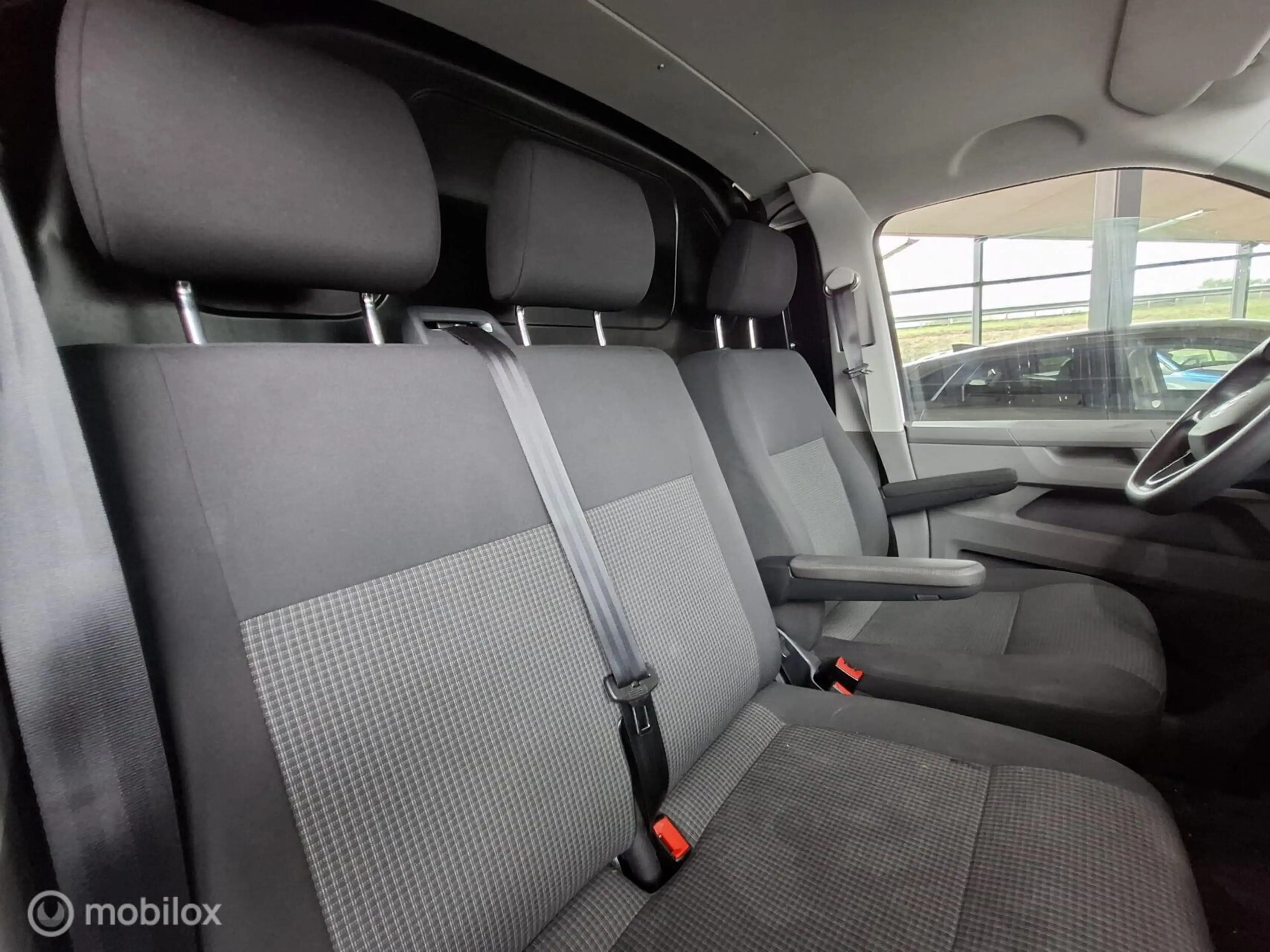 Volkswagen T6.1 Transporter 2.0 TDI L1H1 | TREKH. | 2 SCHUIFD. | PARK. SENSOR — photo 14