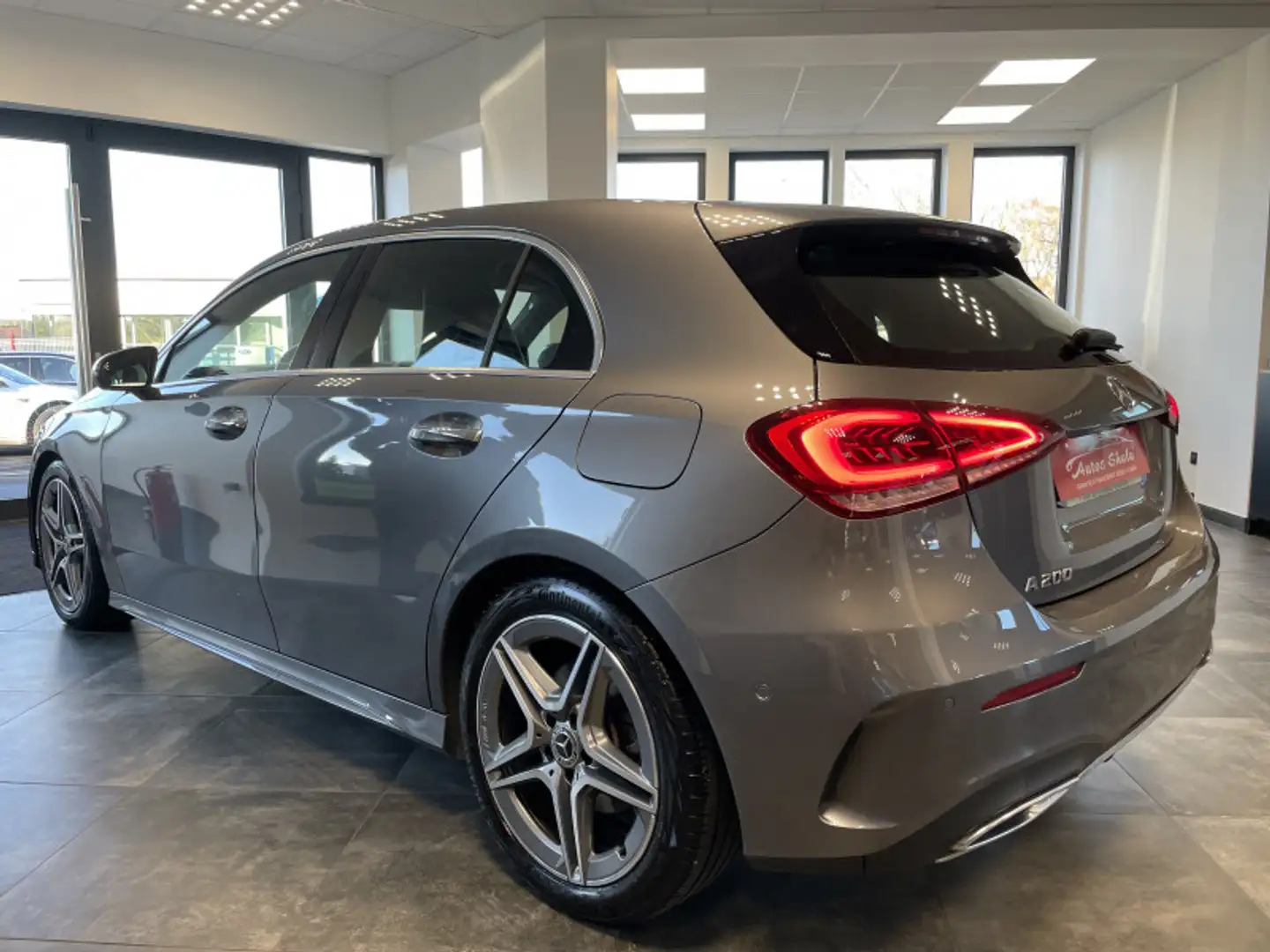 Mercedes-Benz A 200 200 163CH AMG LINE 7G-DCT Gris - 2