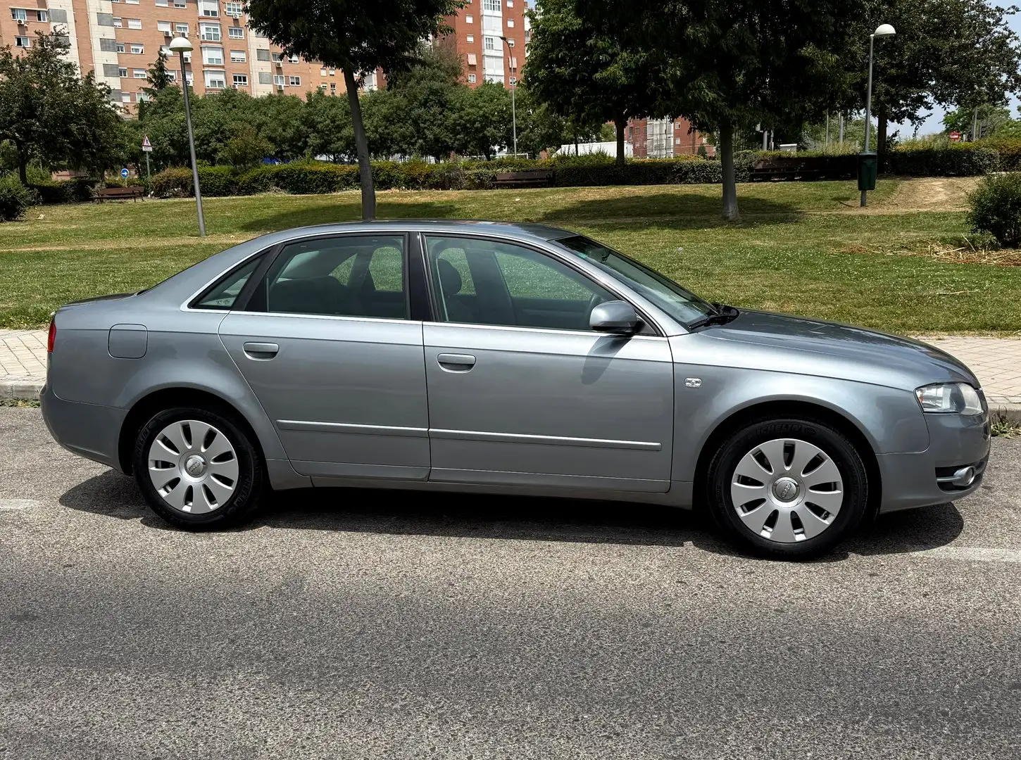 Audi A4 A4 2.0 Gris - 2