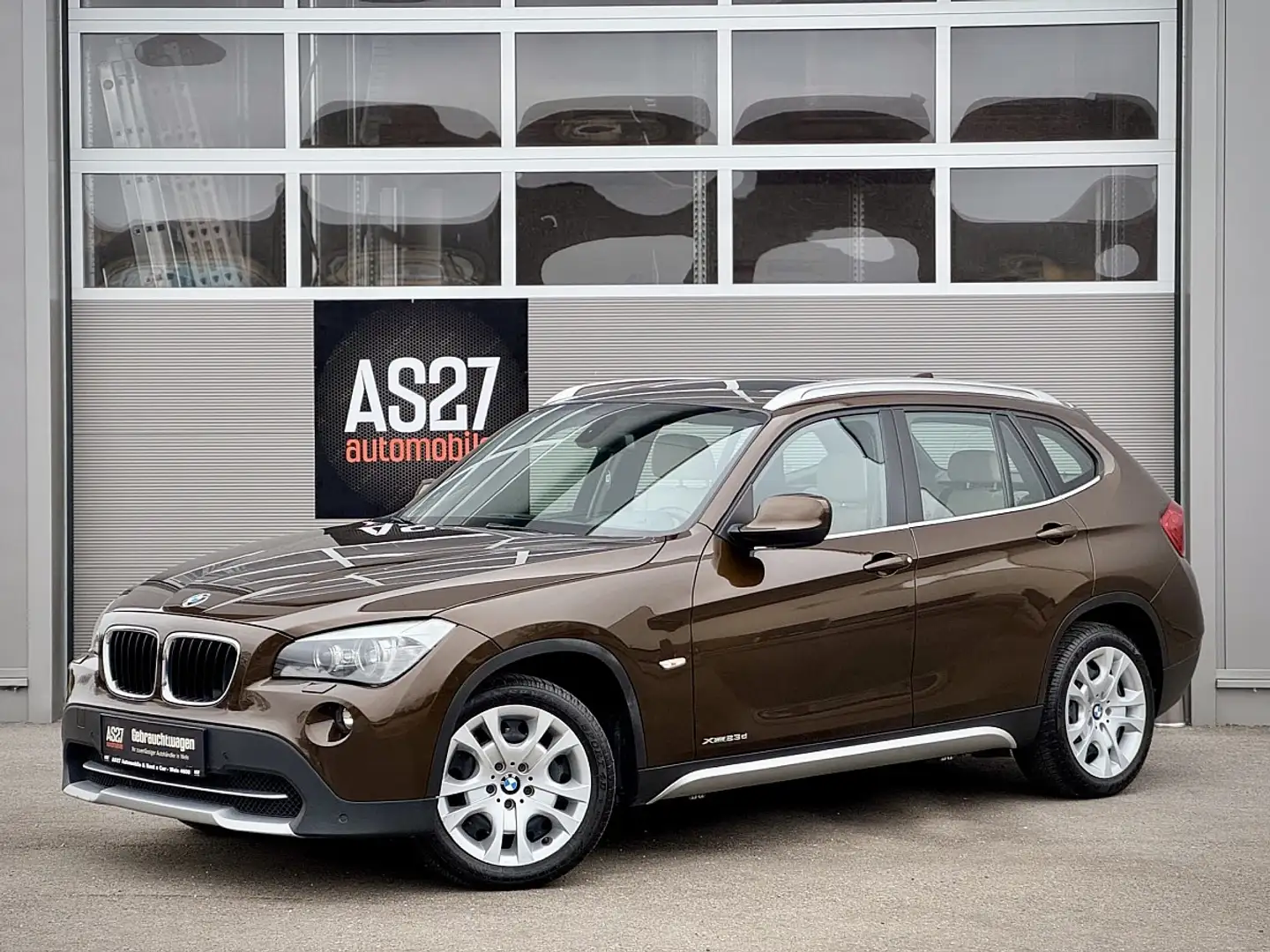 BMW X1 xDrive 23d  Harman Kardon - Panoramadach - Weni... Braun - 1