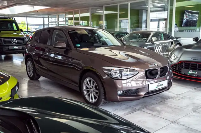 BMW 1 Series view 3