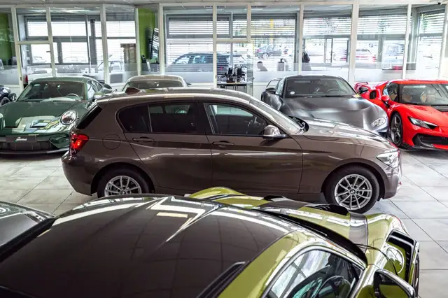 BMW 1 Series view 8