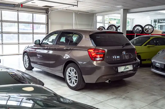 BMW 1 Series view 5