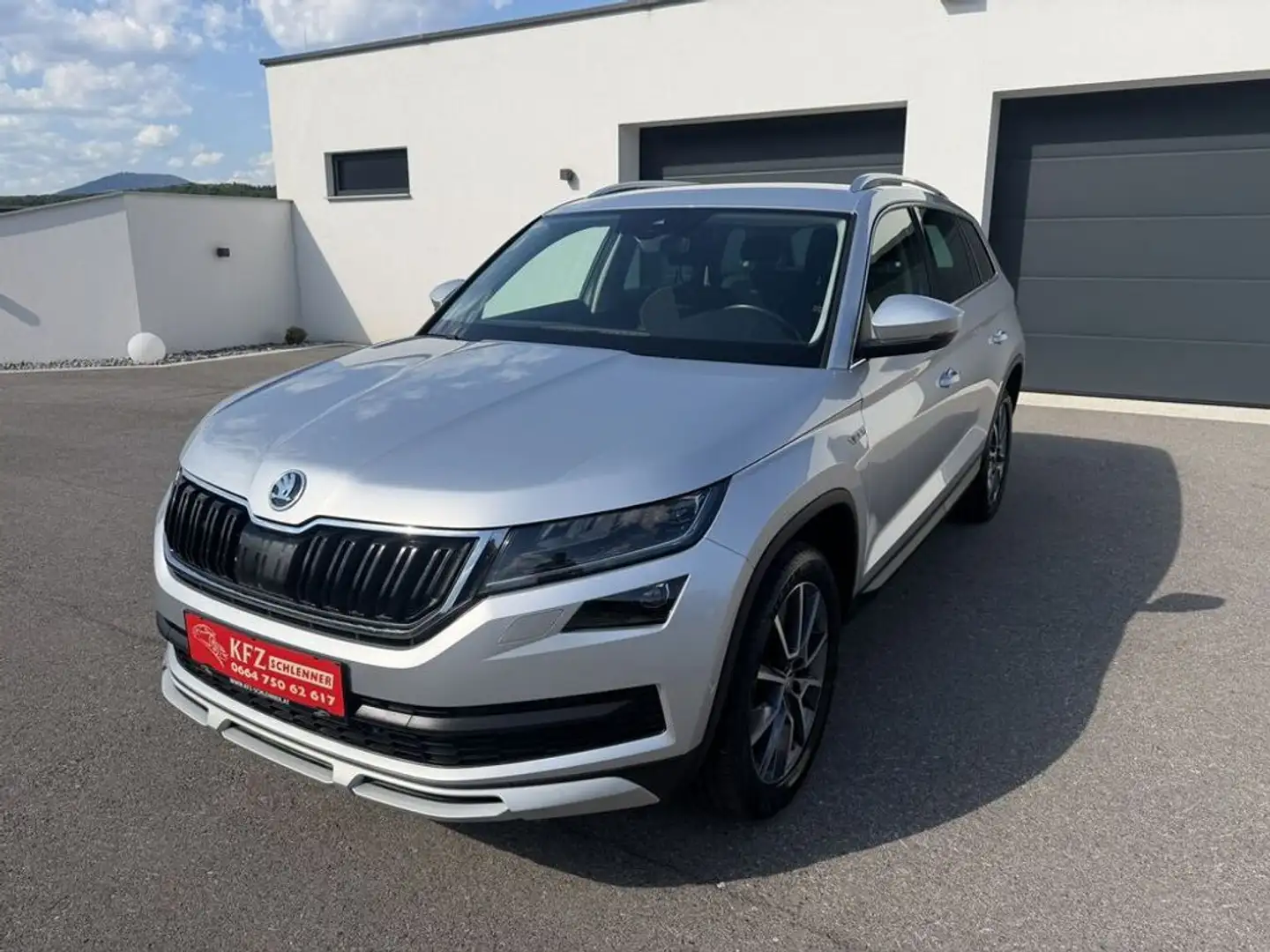 Skoda Kodiaq Scout 4x4 DSG/AHK/Virtual/ZR-neu Silber - 1