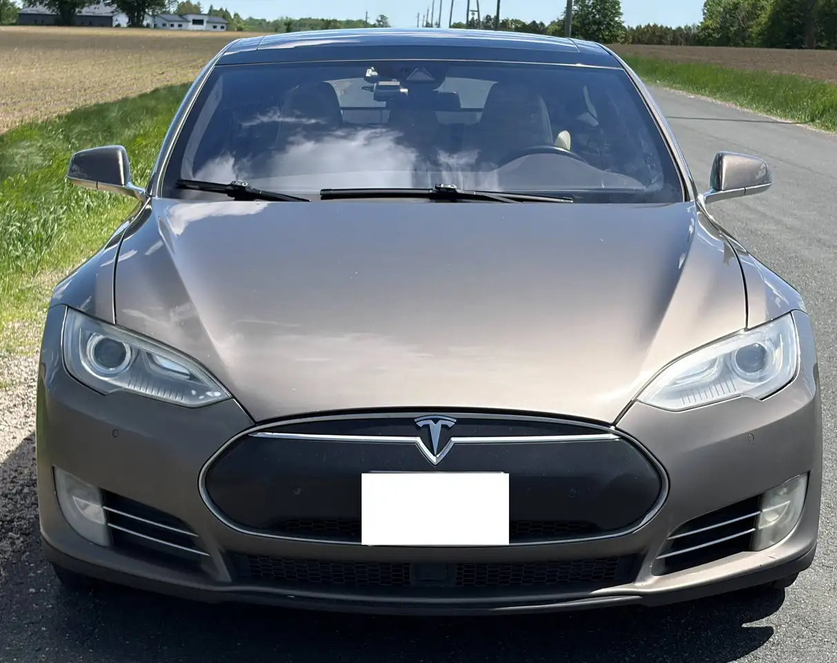Tesla Model S photo Tesla Model S