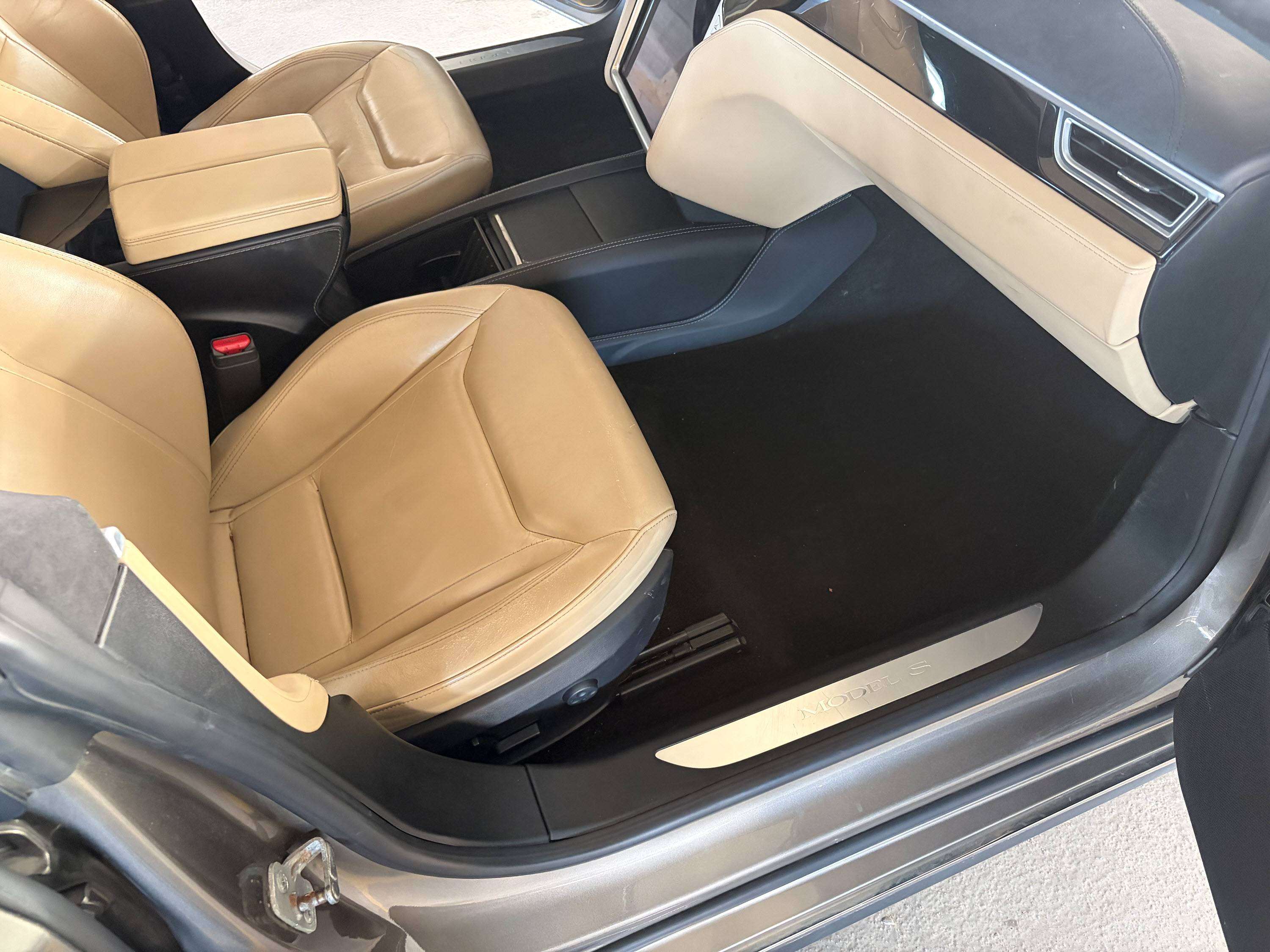 2016 Tesla Model S 90D Fully loaded - Unlimited Free Supercharger thumb 12