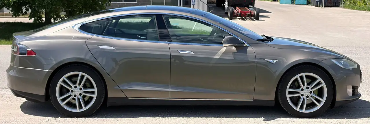 Tesla Model S photo Tesla Model S
