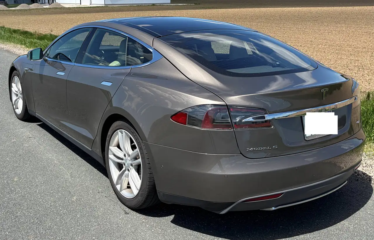 Tesla Model S photo Tesla Model S