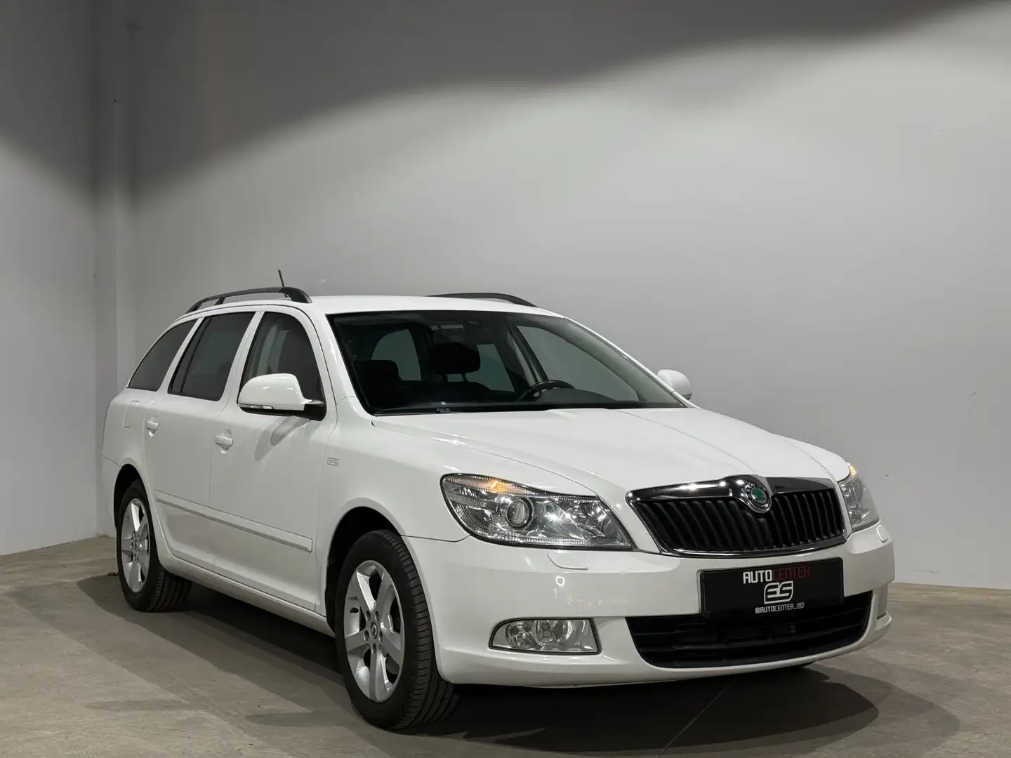 Skoda Octavia 2.0 TDI Family Xenon DSG Navi Weiß - 2