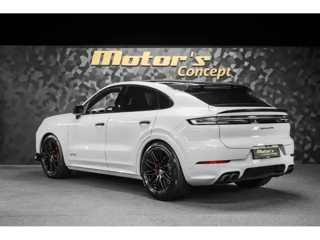 Porsche Cayenne view 6