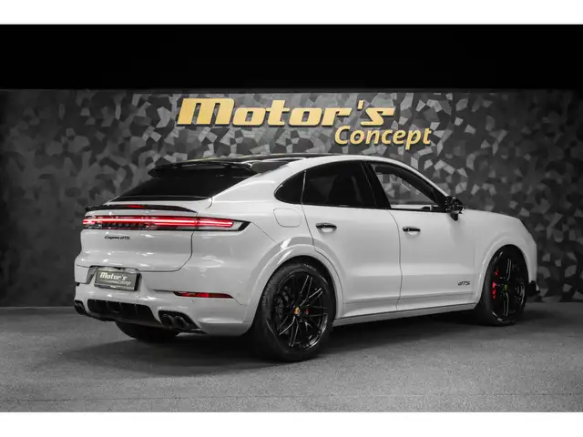 Porsche Cayenne view 3
