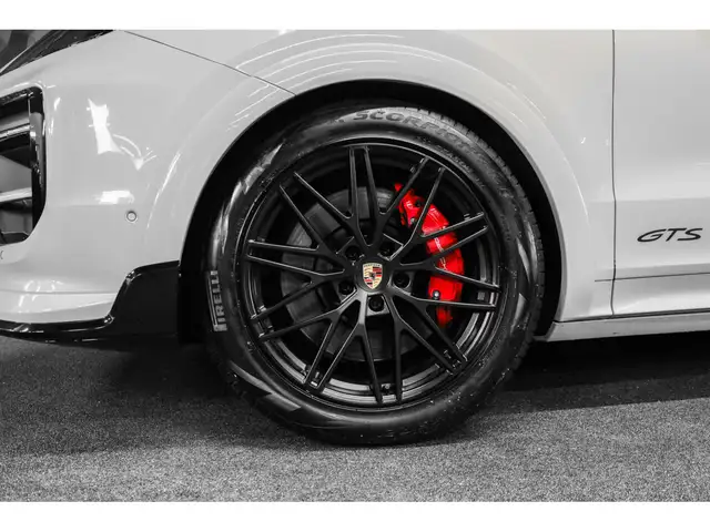 Porsche Cayenne view 13